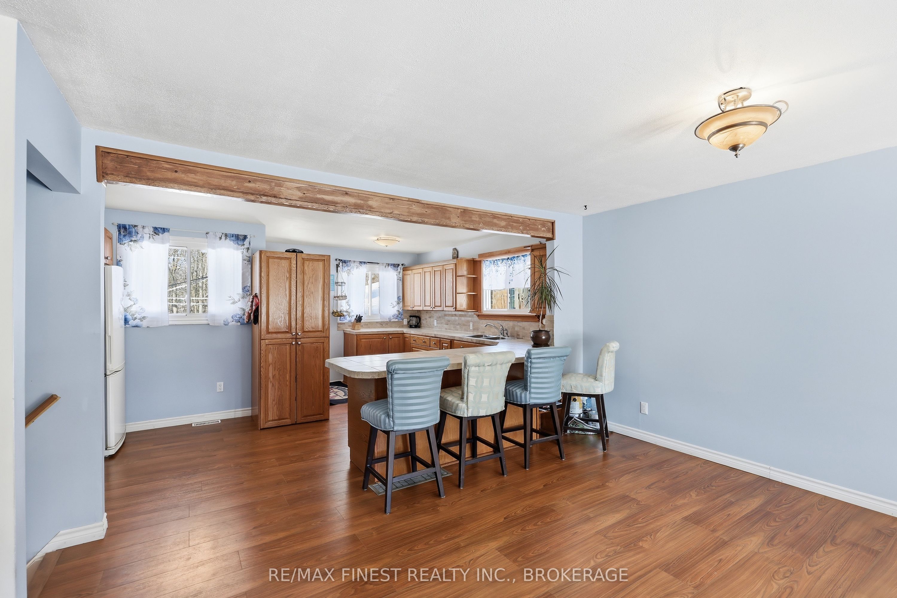676 Laurier Boulevard Property Photo 3