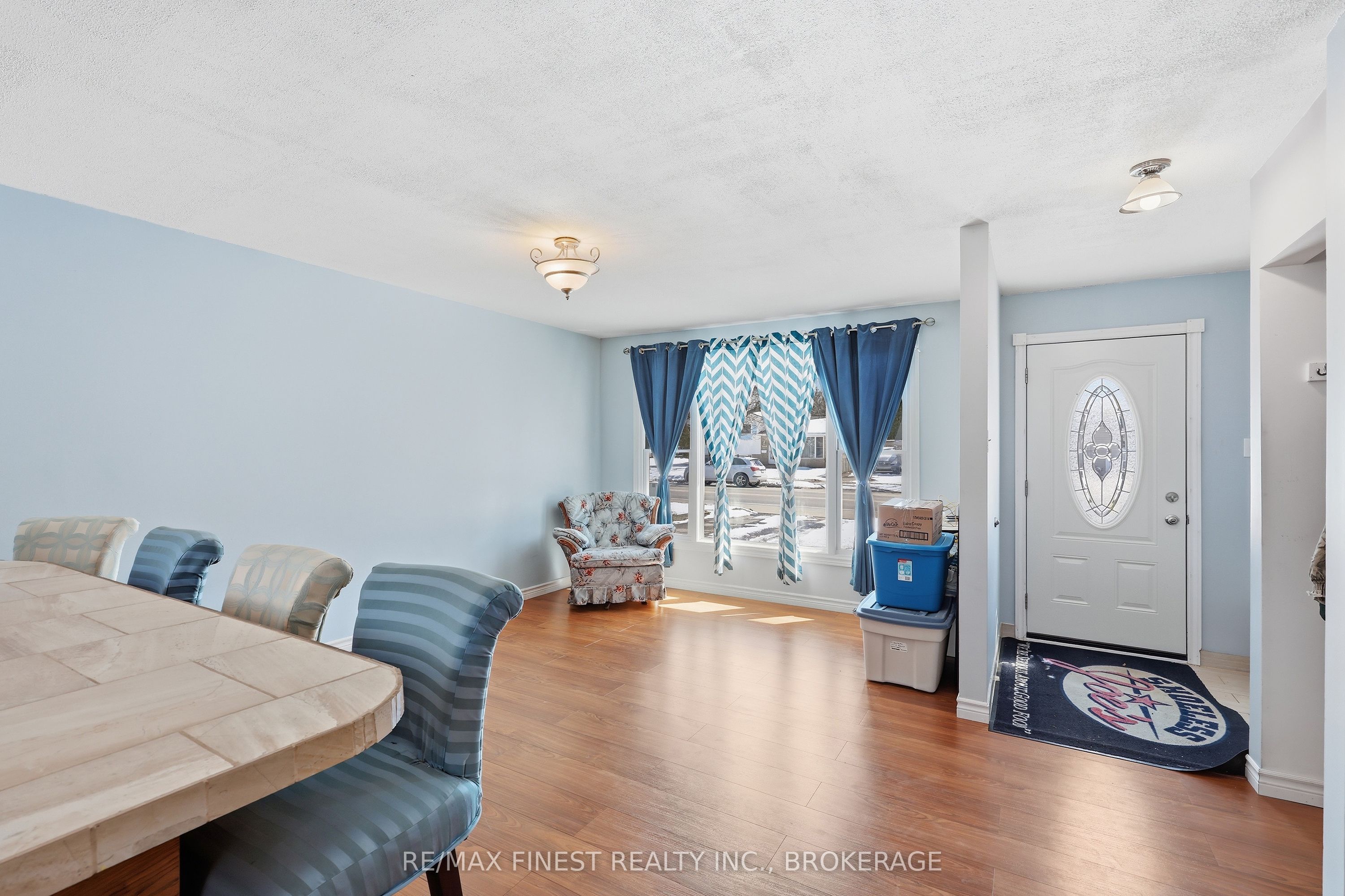 676 Laurier Boulevard Property Photo 4
