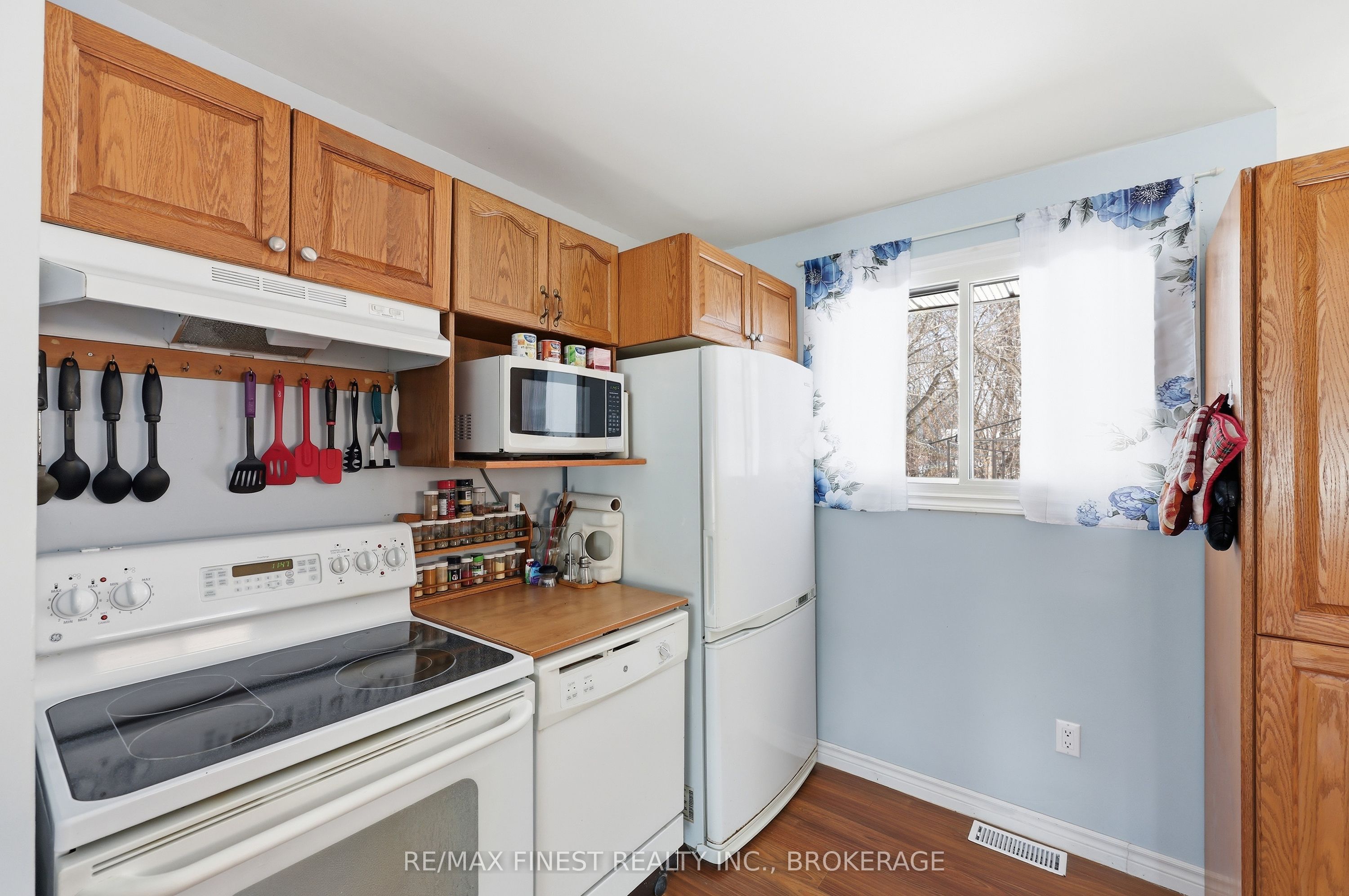 676 Laurier Boulevard Property Photo 8
