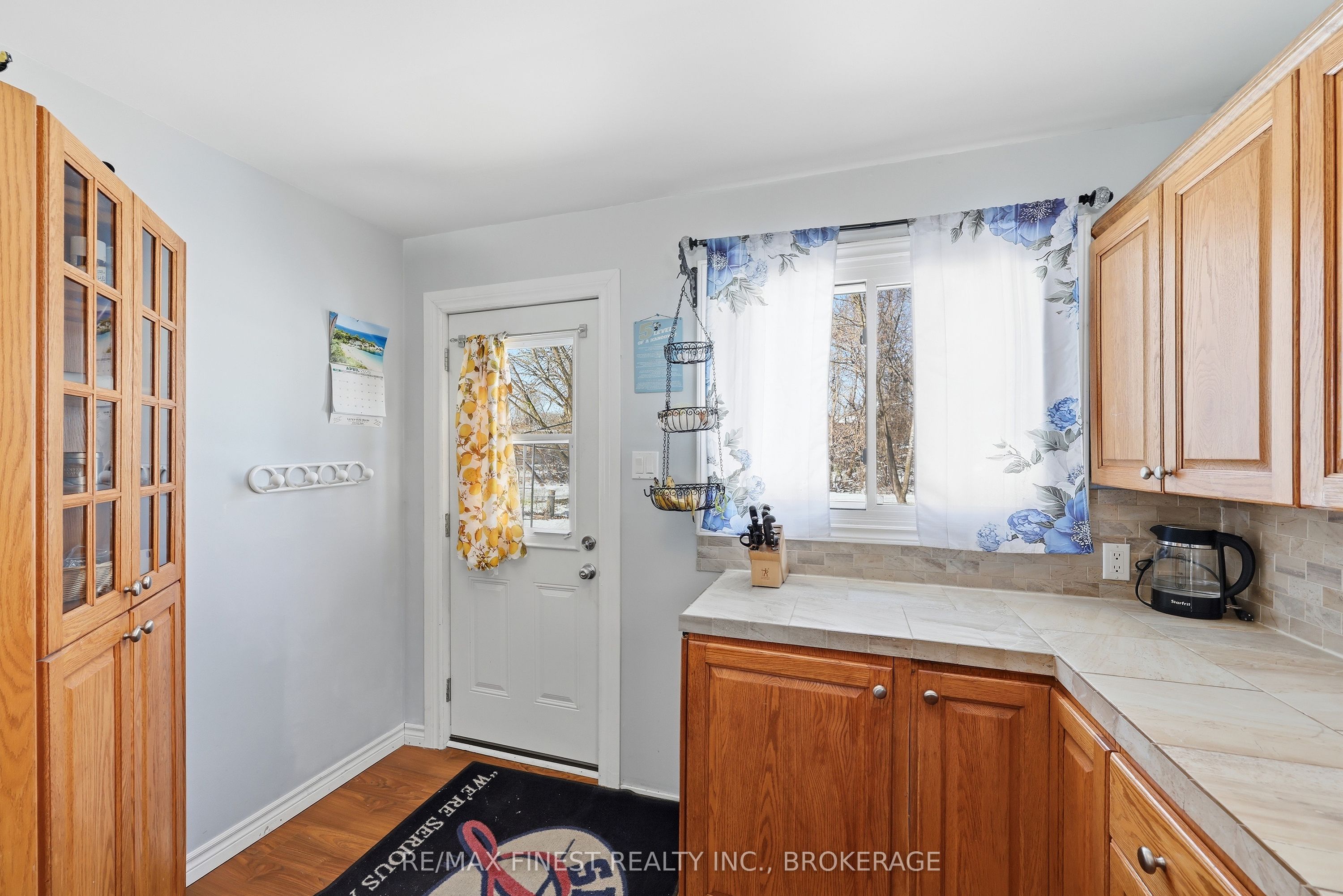 676 Laurier Boulevard Property Photo 12