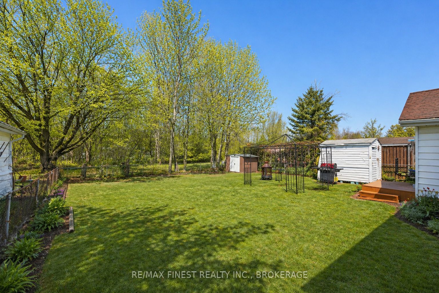 676 Laurier Boulevard Property Photo 25