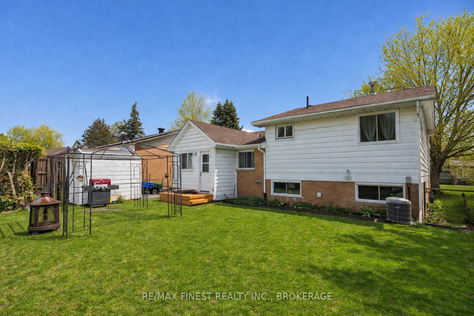 676 Laurier Boulevard Property Photo 26