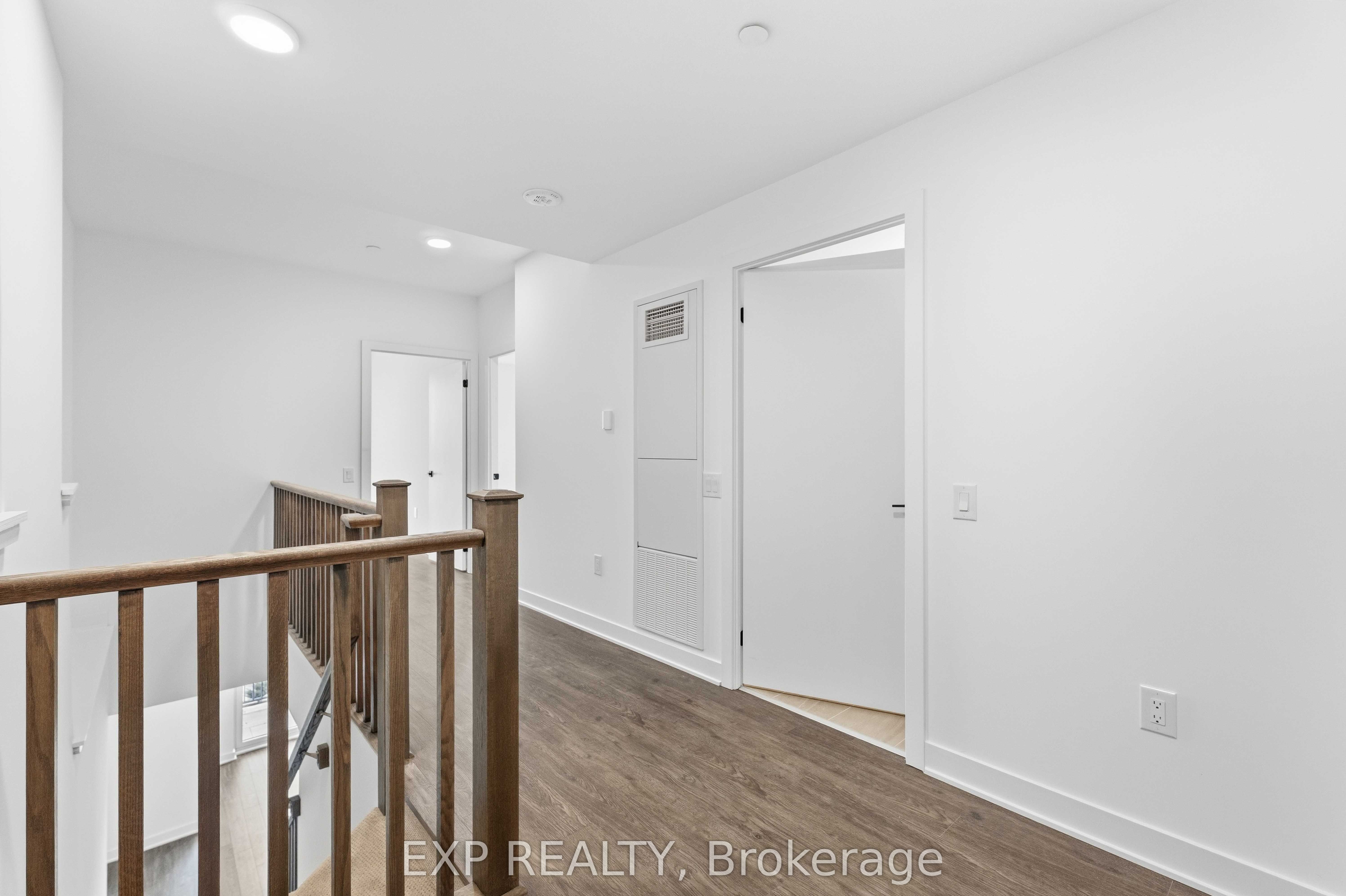 2782 Barton Street E 108 Property Photo 10