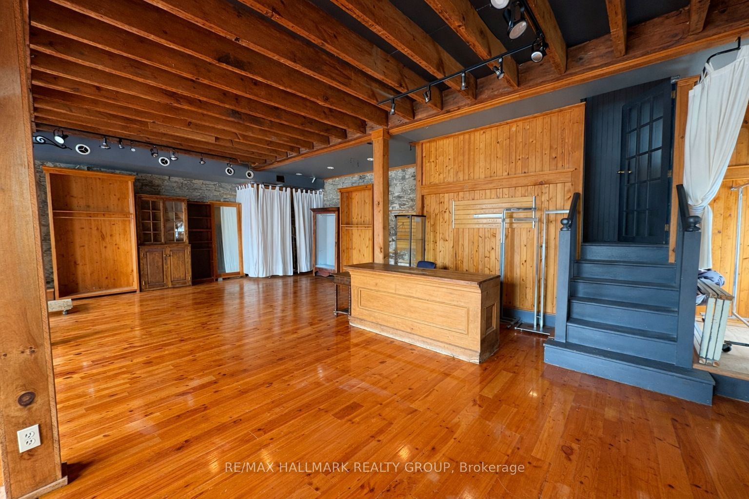 4883 Kinburn Side Road Property Photo 8