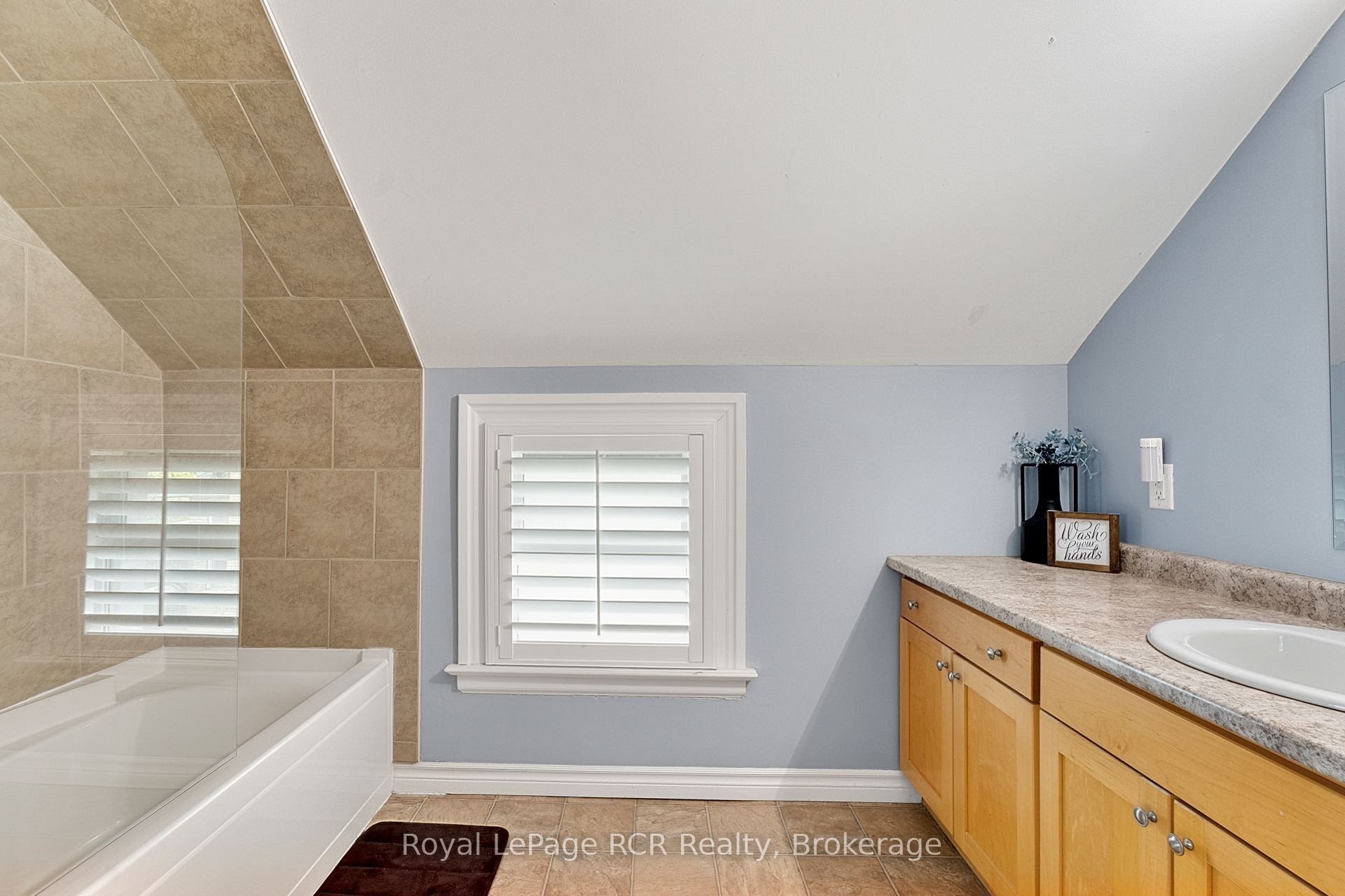 236 Andrew Street Property Photo 23