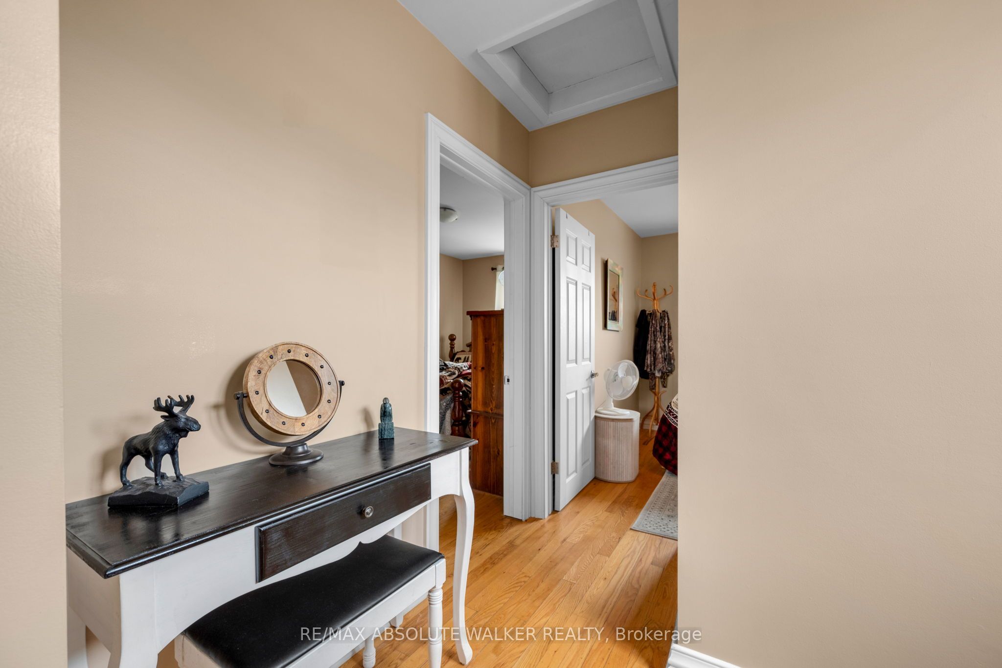 144 Viewmount Drive Property Photo 11
