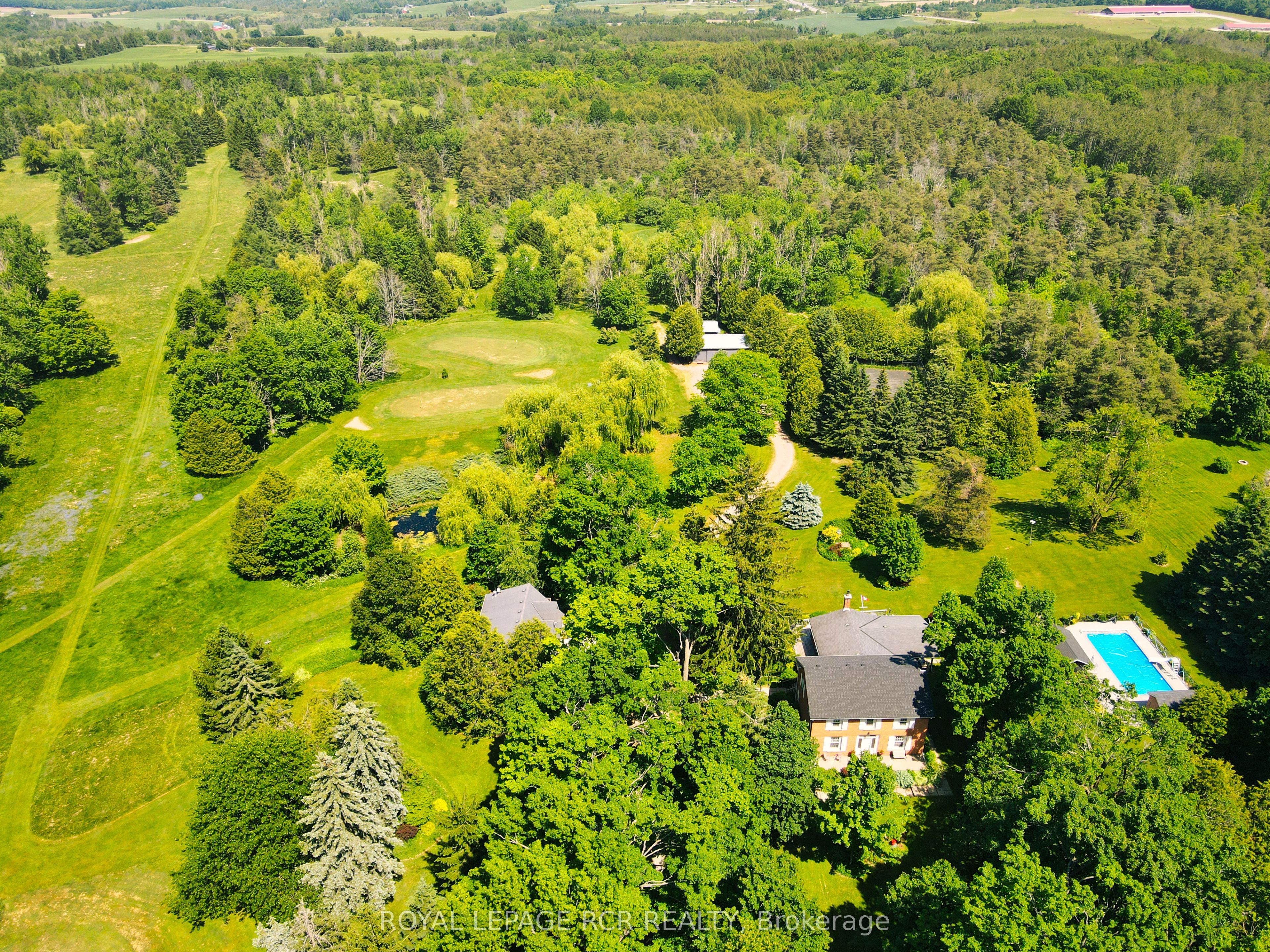 836081 4th Line E Property Photo 1