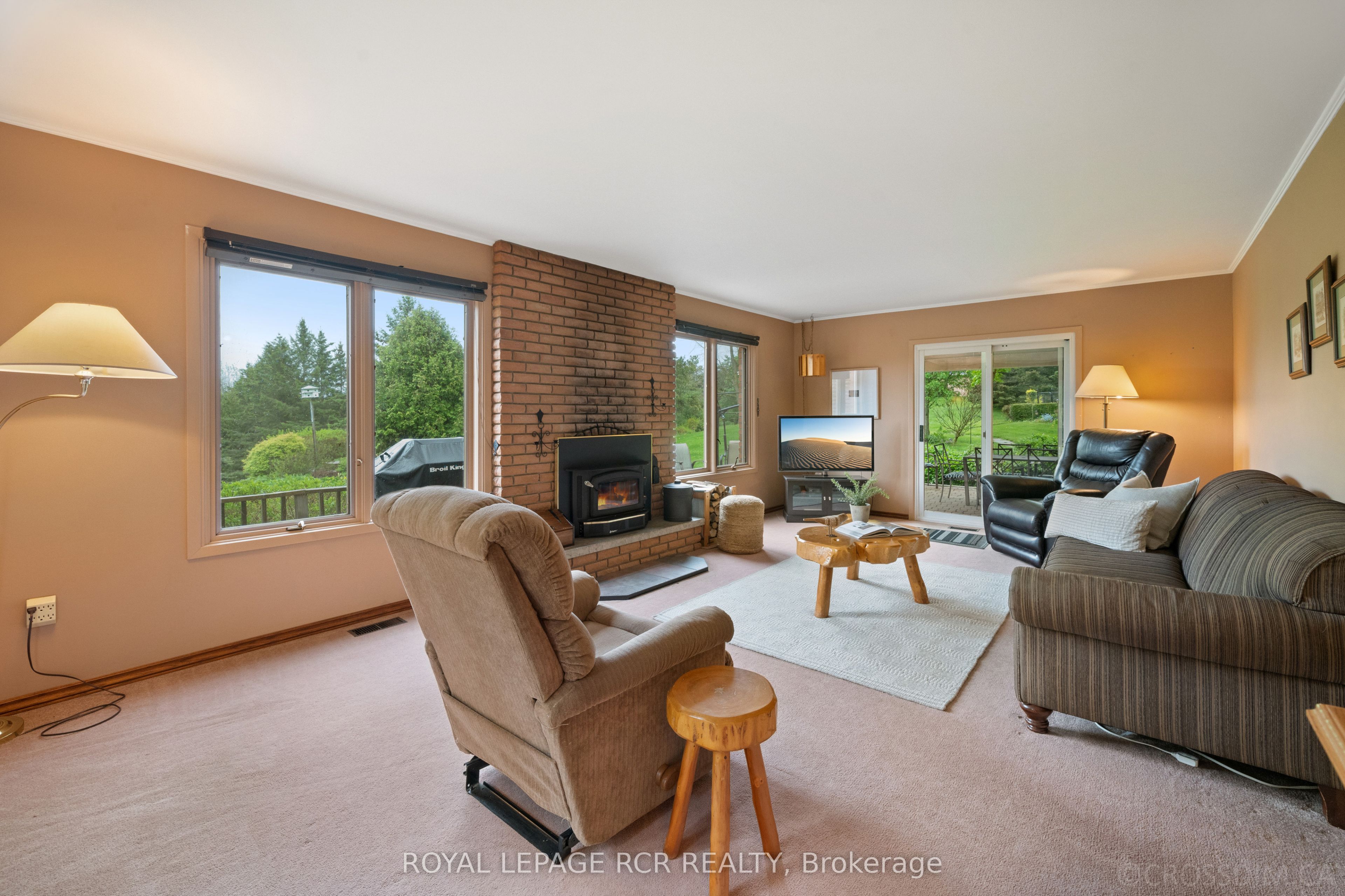 836081 4th Line E Property Photo 9