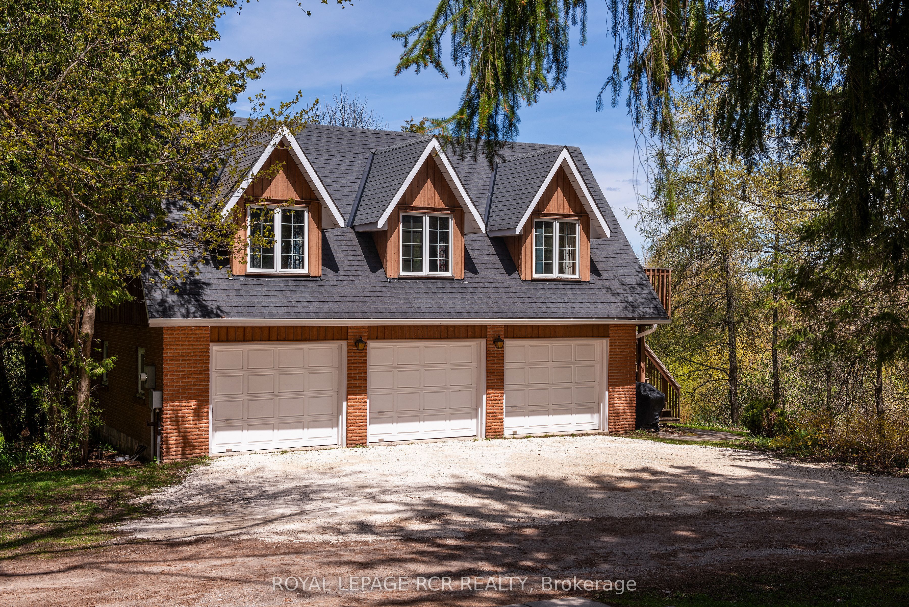 836081 4th Line E Property Photo 15