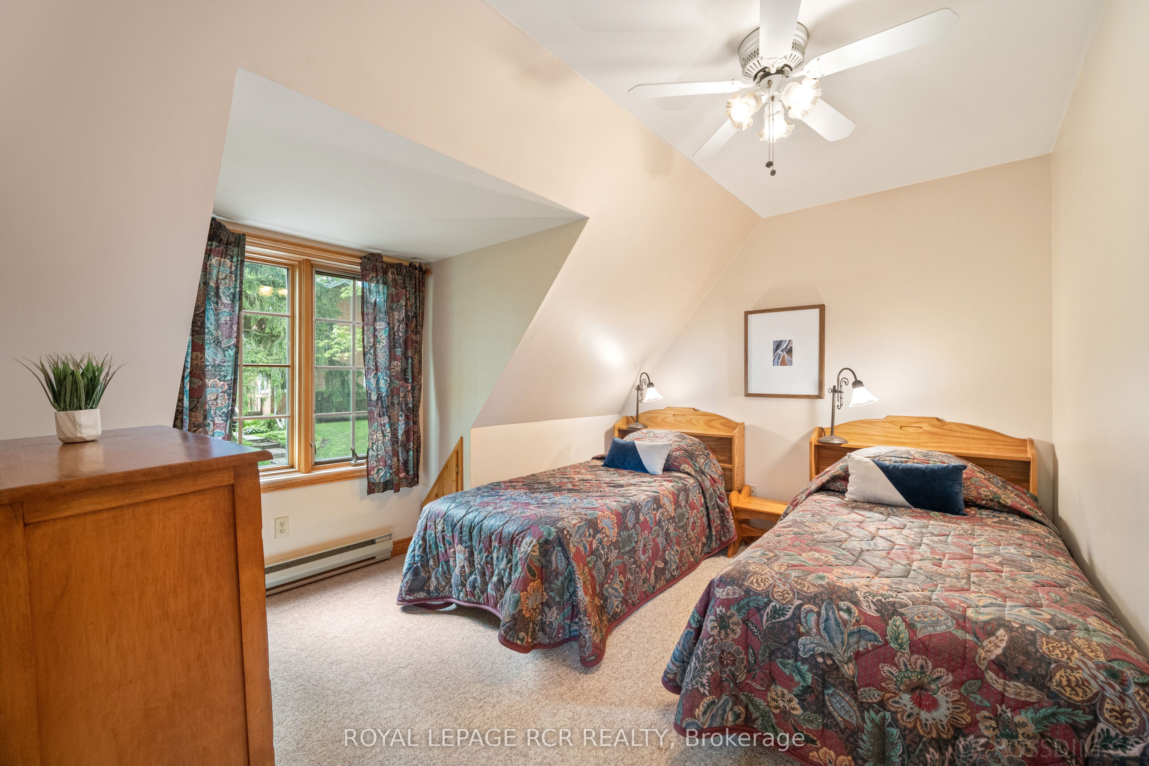 836081 4th Line E Property Photo 22