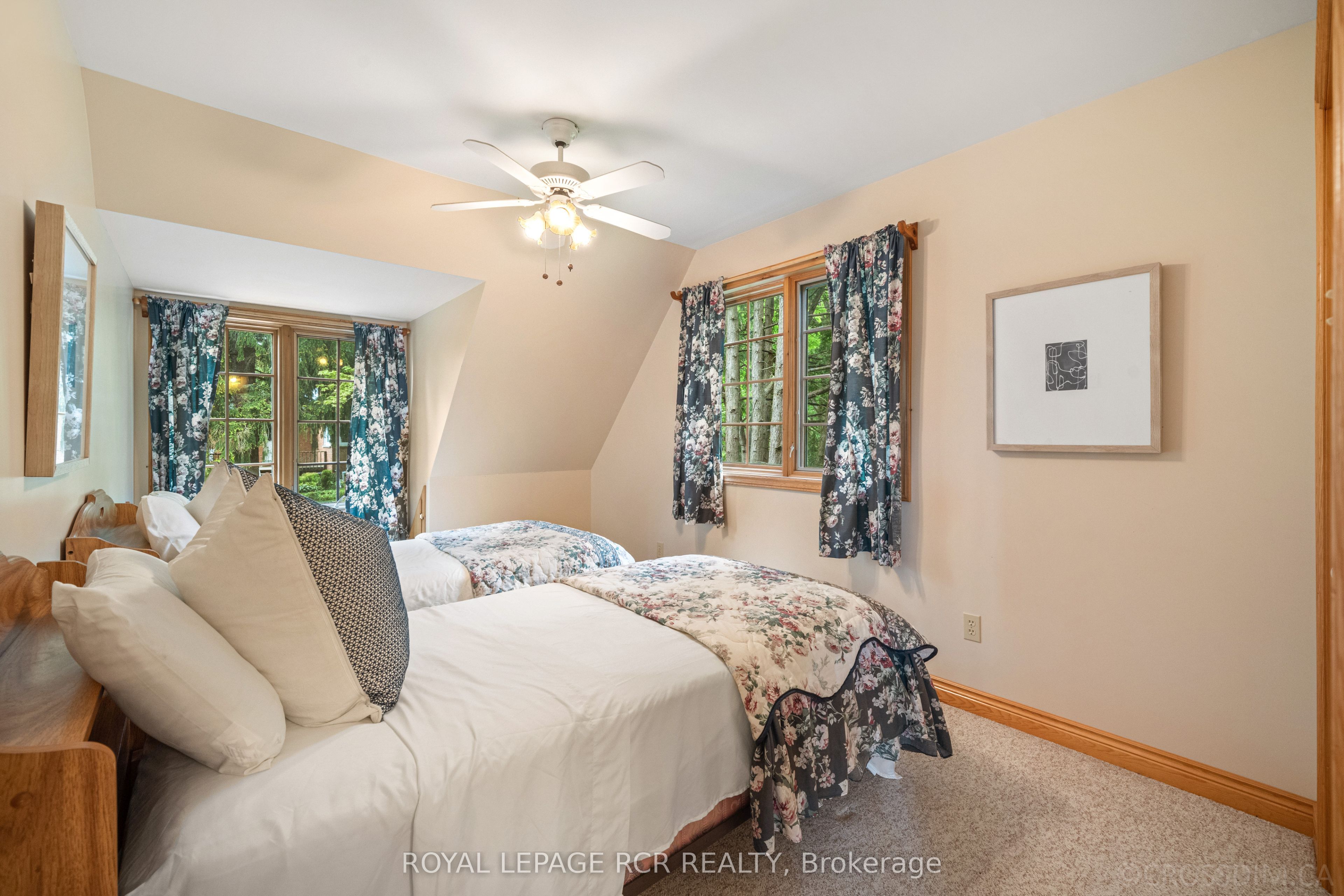 836081 4th Line E Property Photo 24