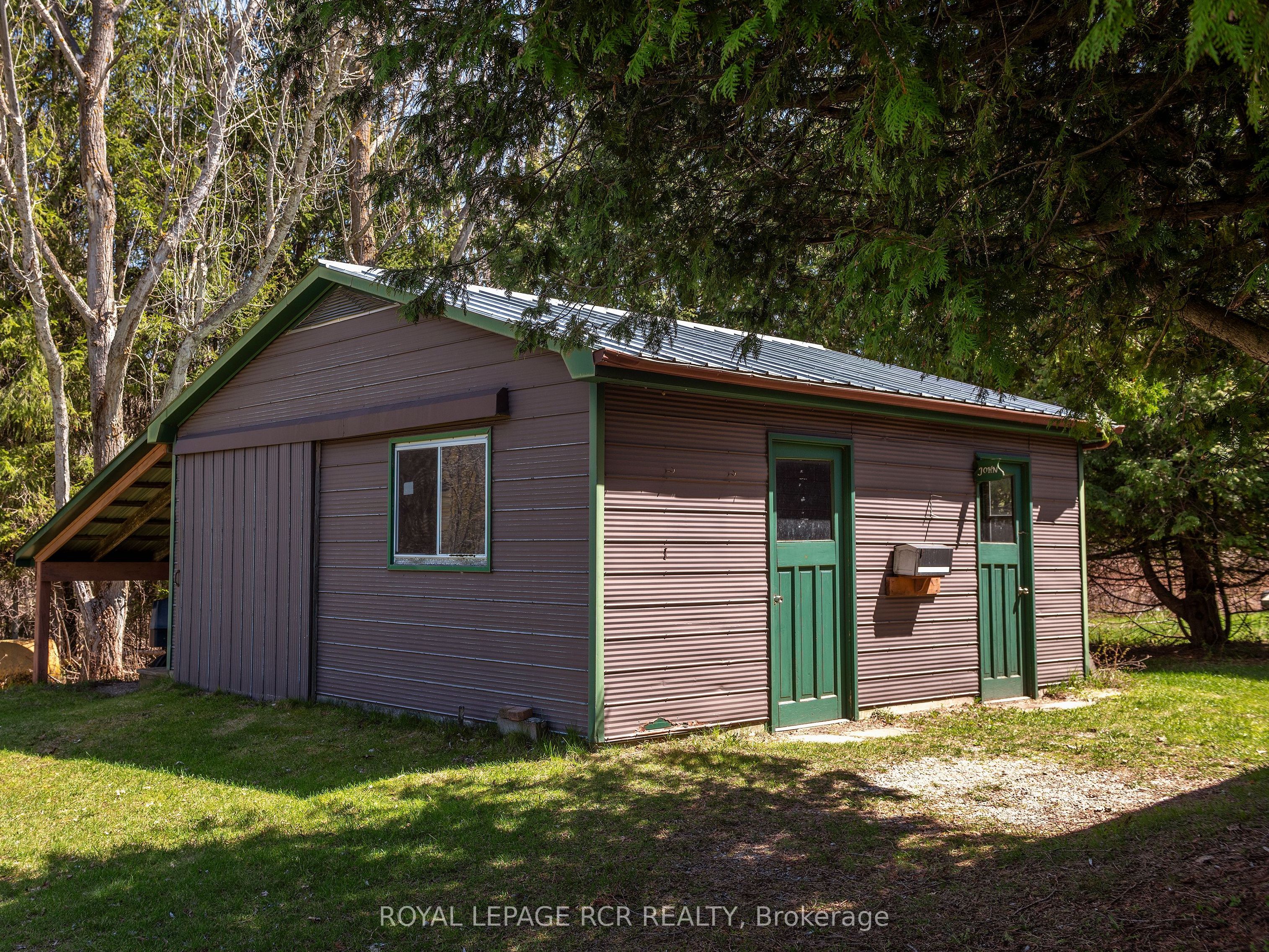 836081 4th Line E Property Photo 28