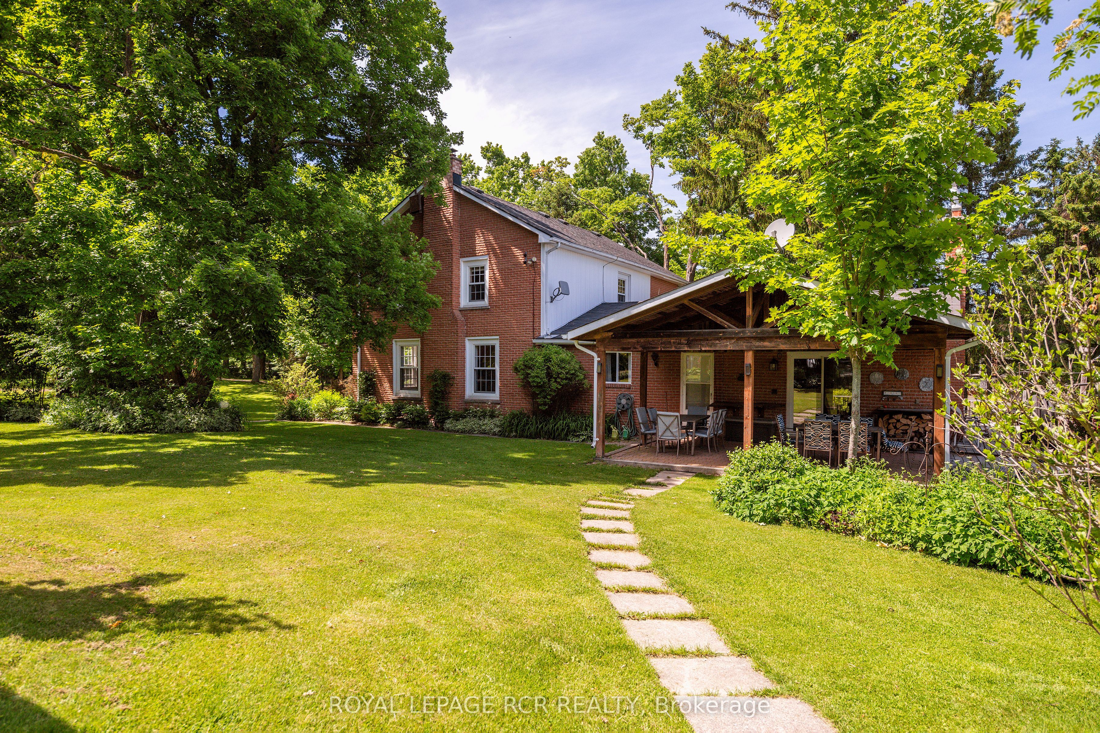 836081 4th Line E Property Photo 35