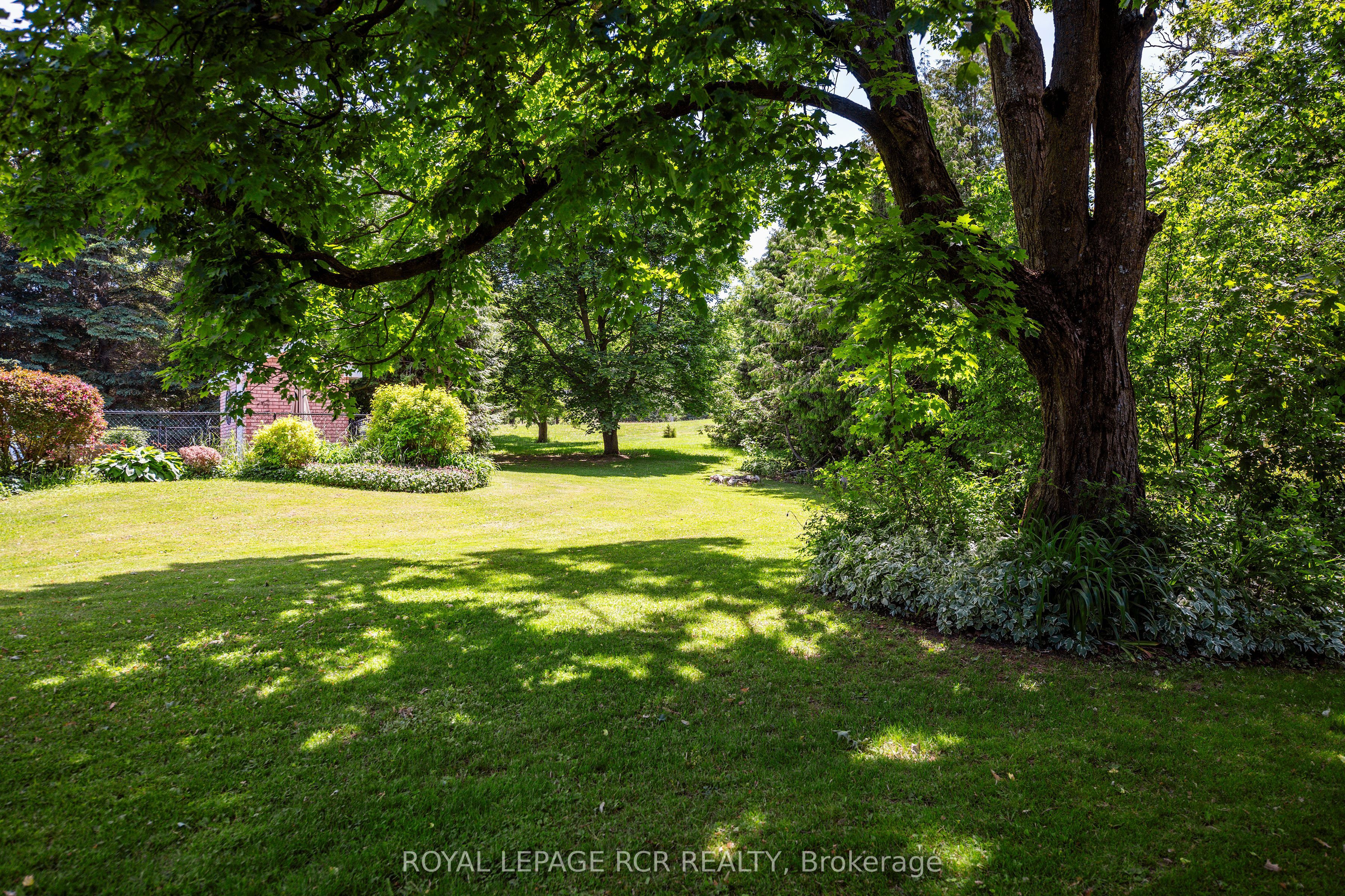 836081 4th Line E Property Photo 36