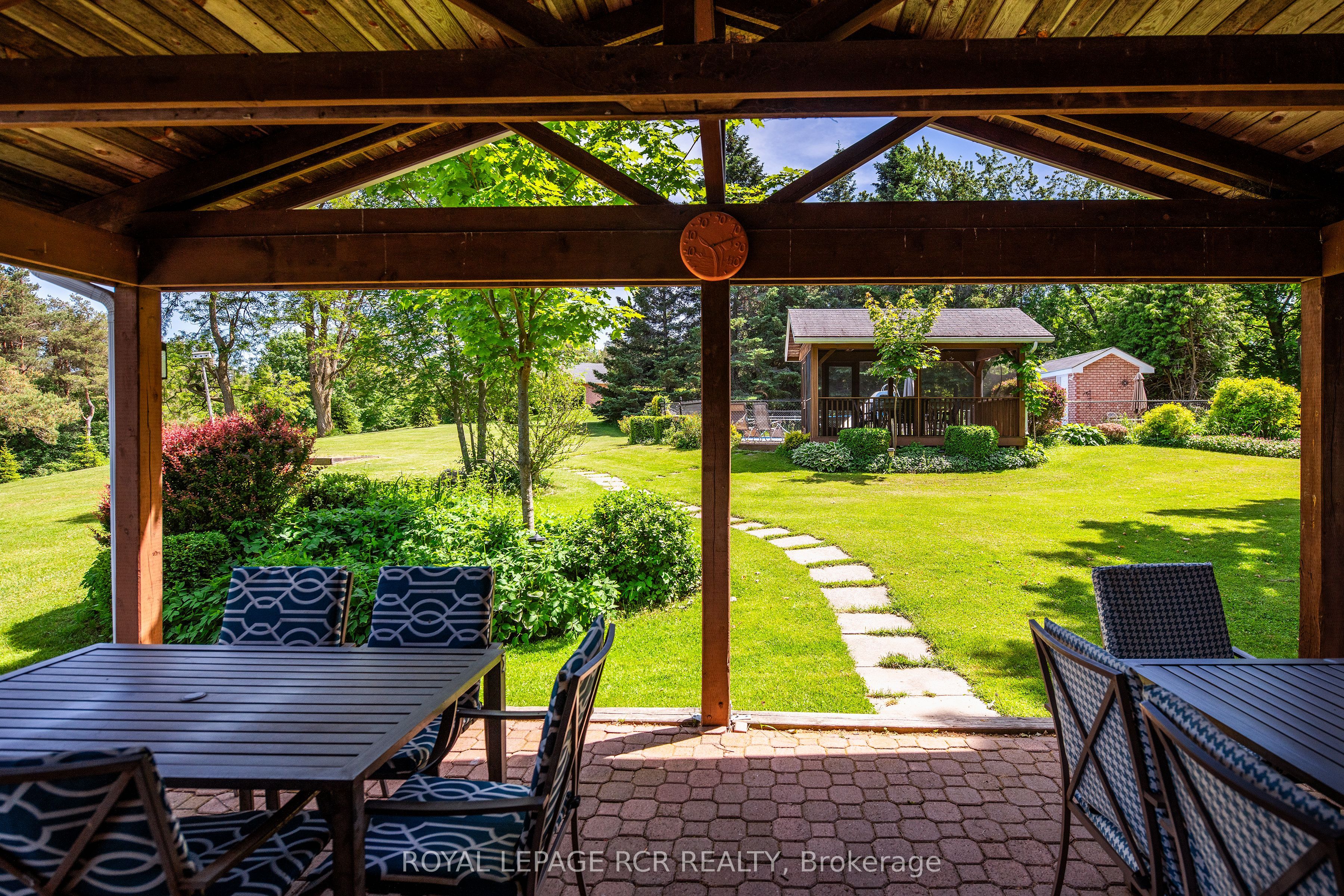 836081 4th Line E Property Photo 38