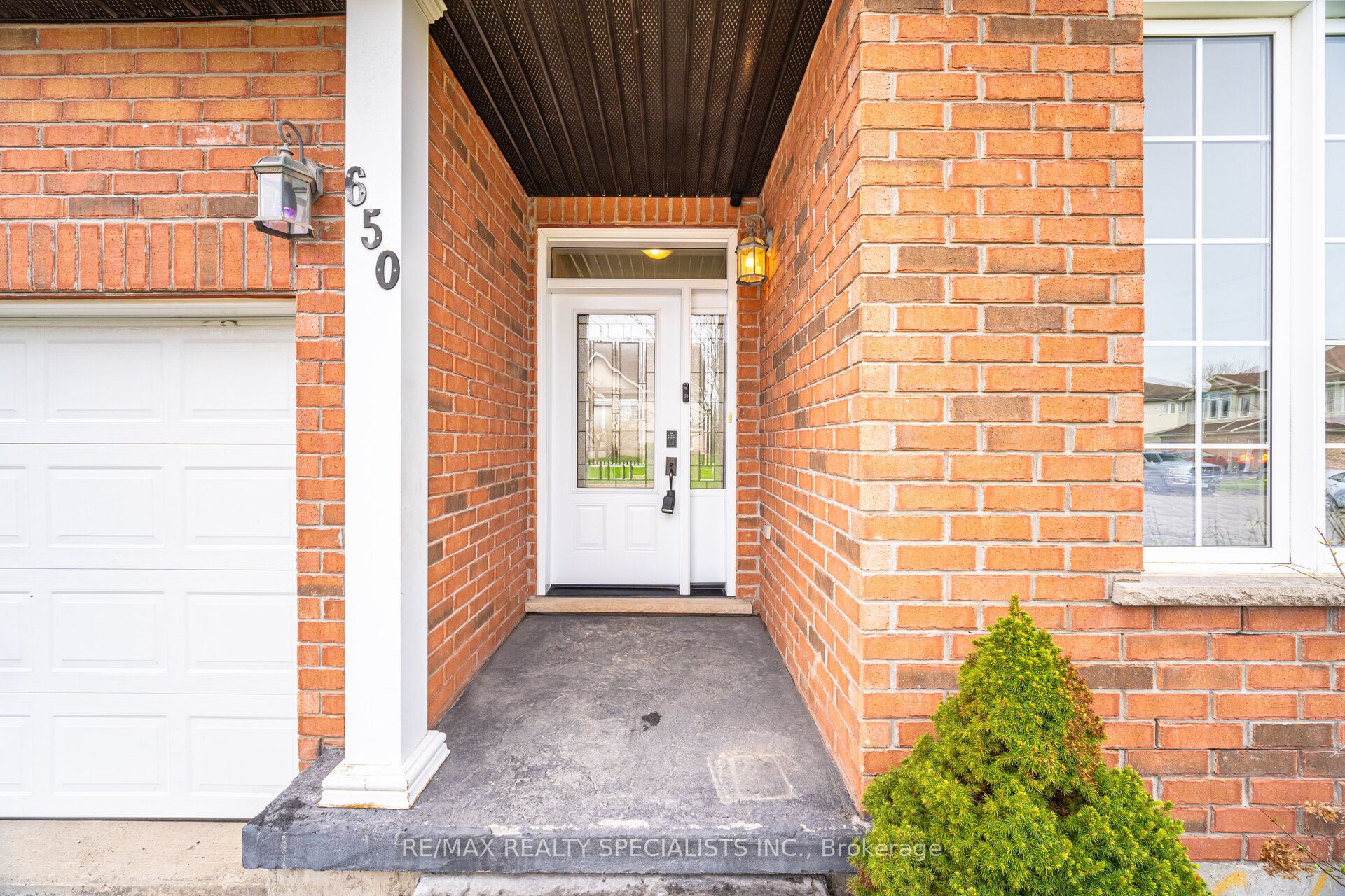 650 Reid Crescent Property Photo 6