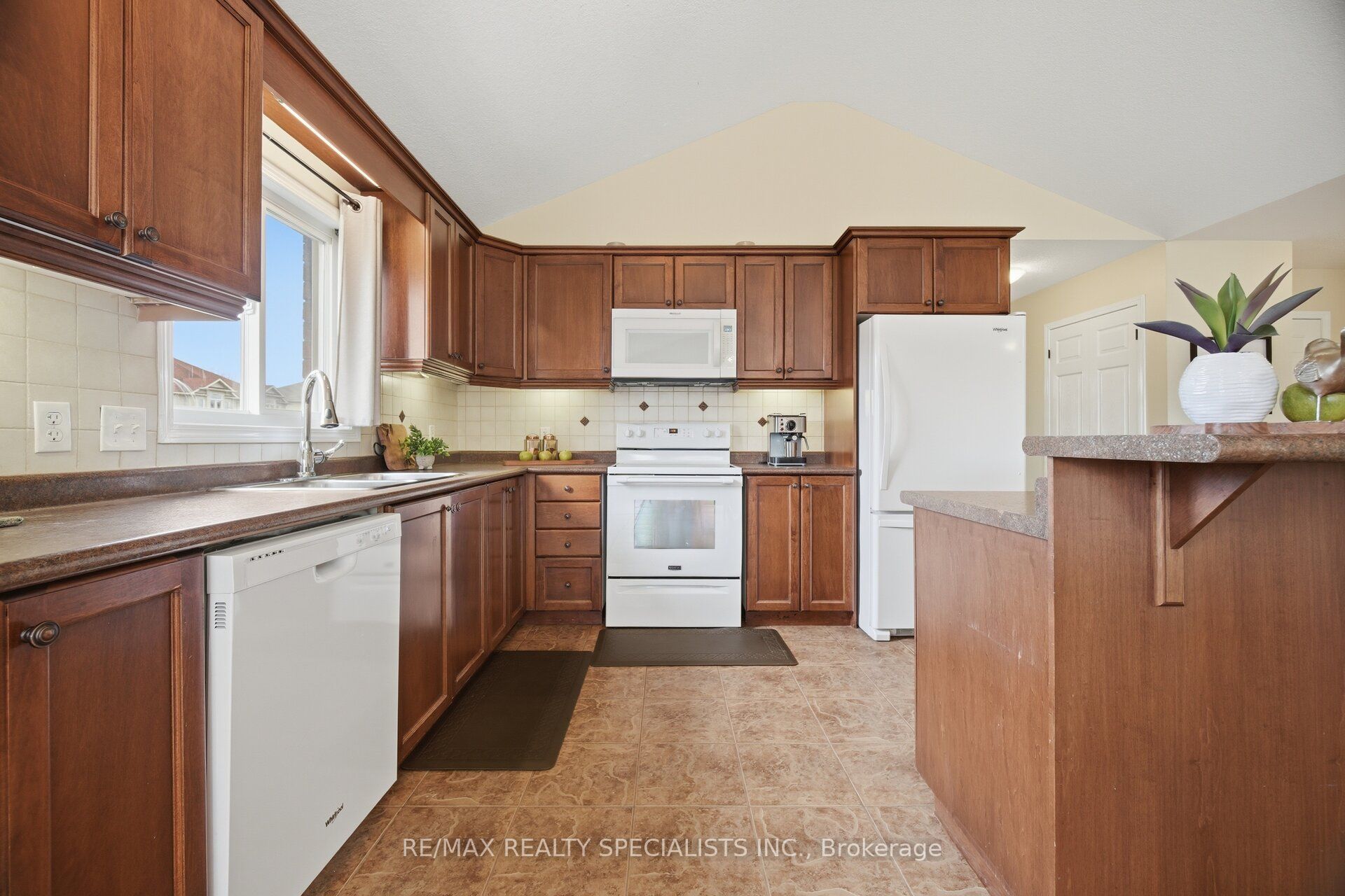 650 Reid Crescent Property Photo 12