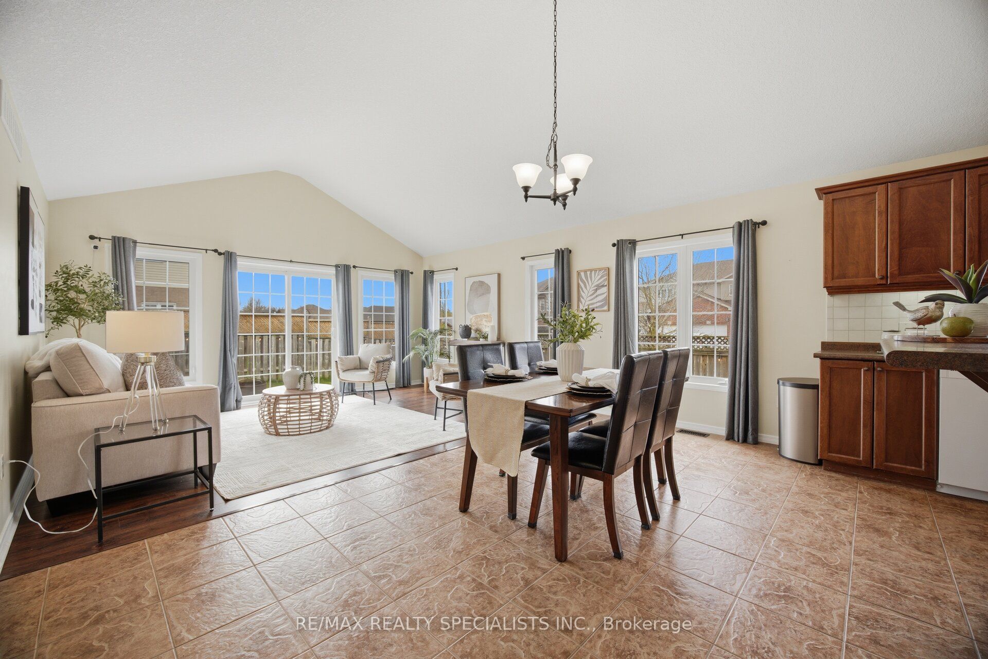 650 Reid Crescent Property Photo 16