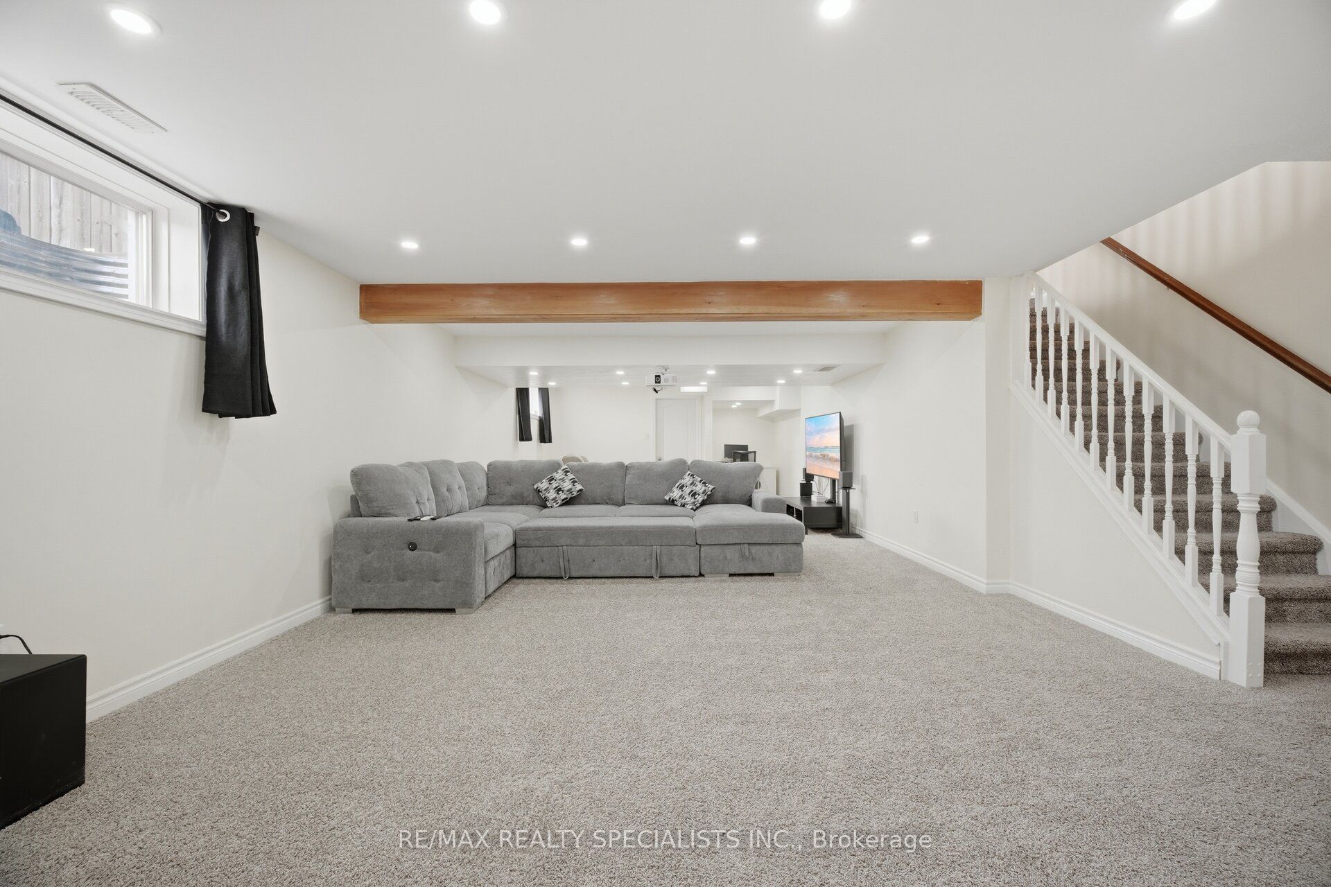 650 Reid Crescent Property Photo 35