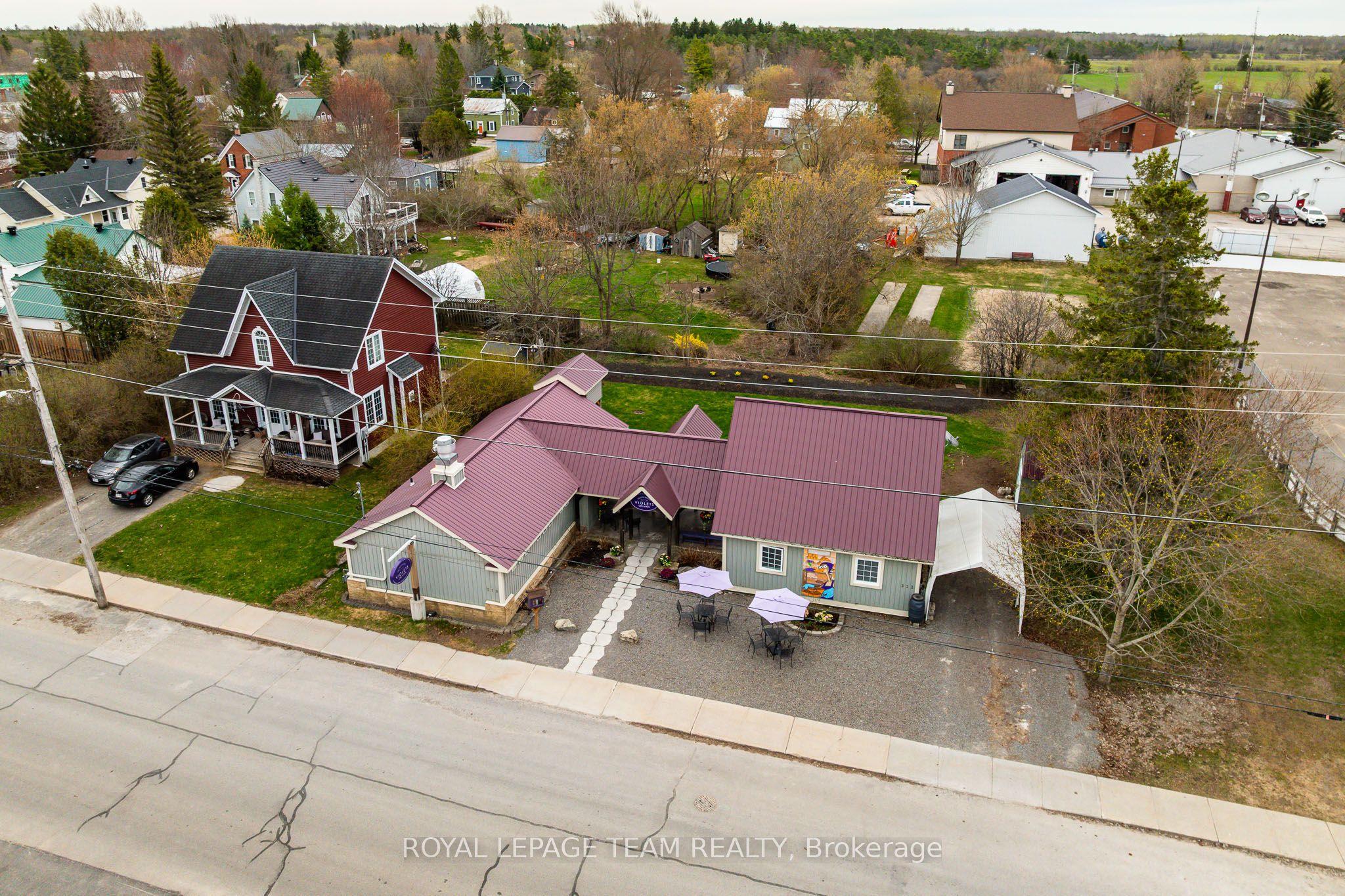 318 Main Street W Property Photo 43