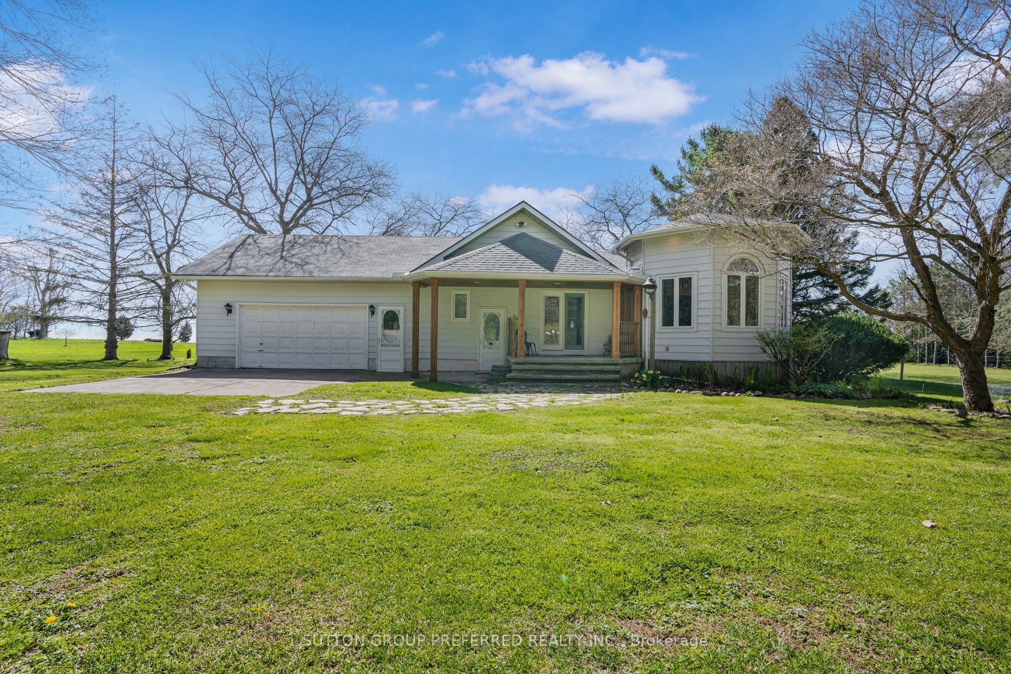 18725 Desmond Road Property Photo 1