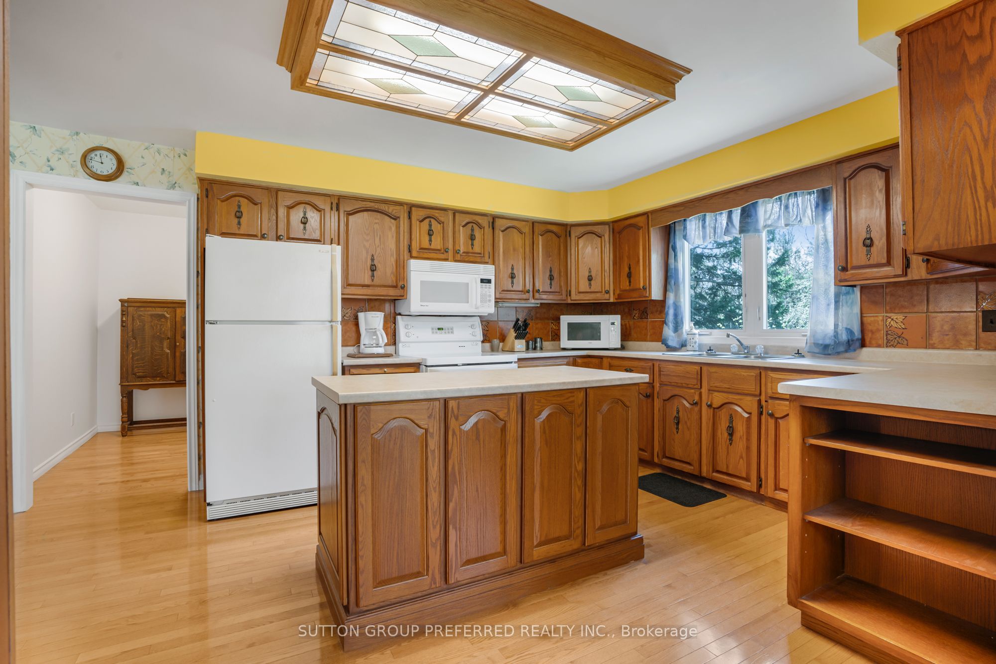 18725 Desmond Road Property Photo 6