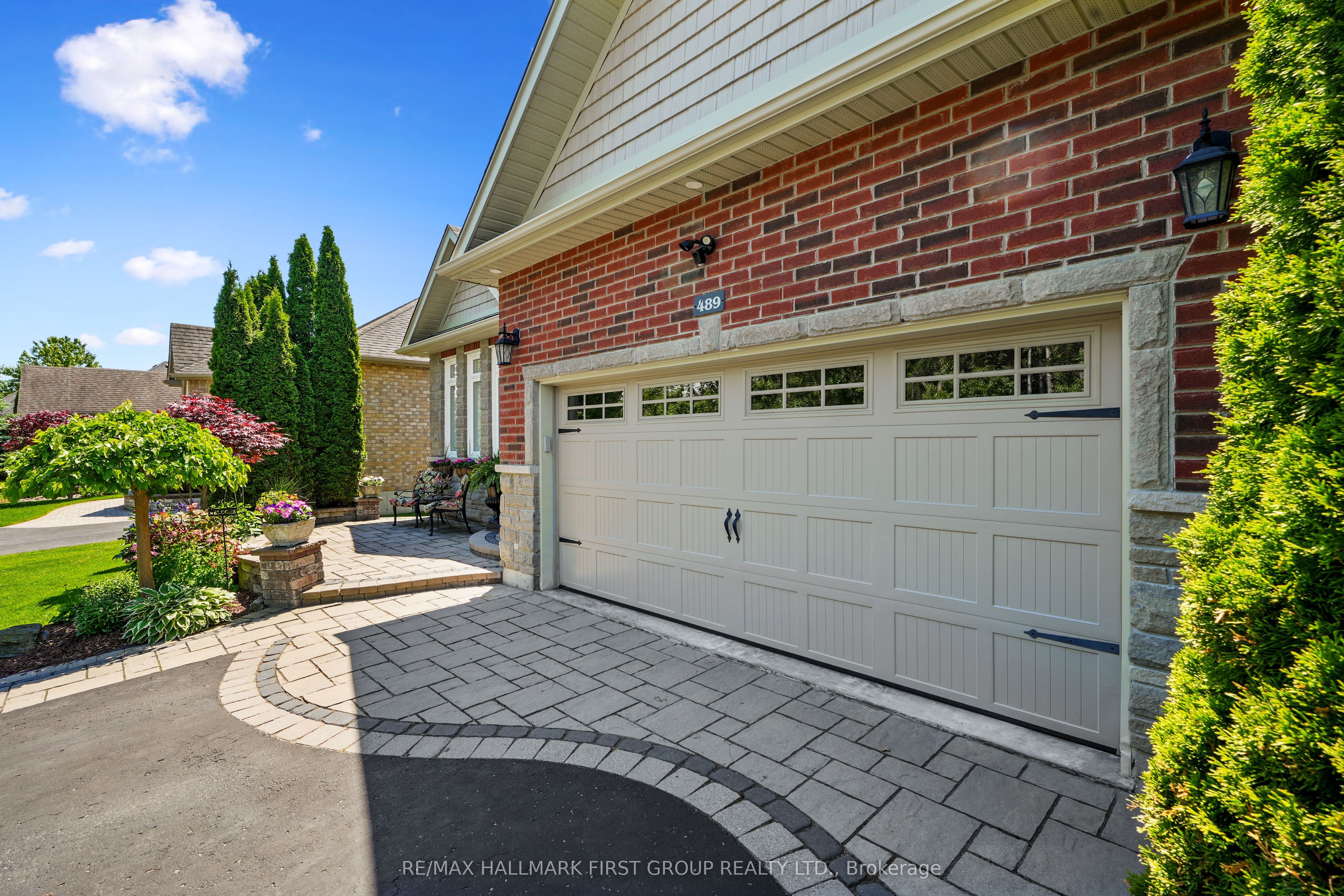 489 Foote Crescent Property Photo 2