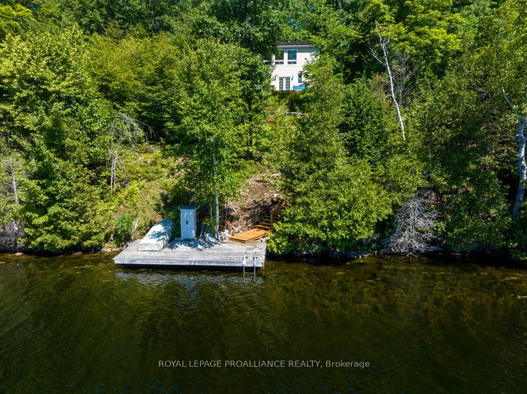 1076 Valley Lane Property Photo 1
