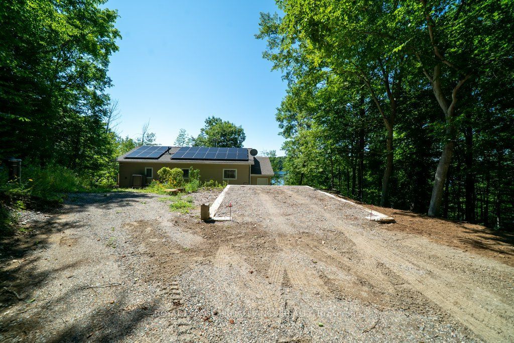 1076 Valley Lane Property Photo 3