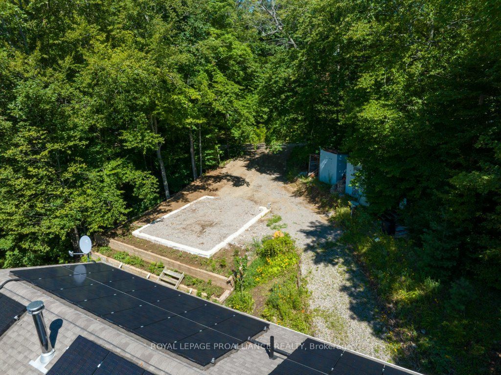 1076 Valley Lane Property Photo 4