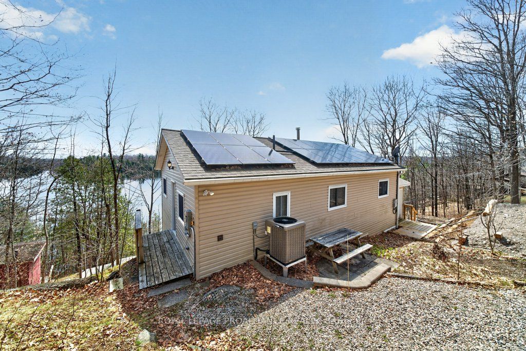 1076 Valley Lane Property Photo 5