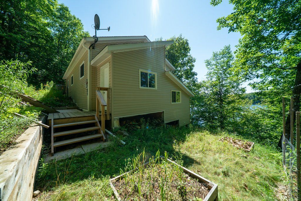 1076 Valley Lane Property Photo 8