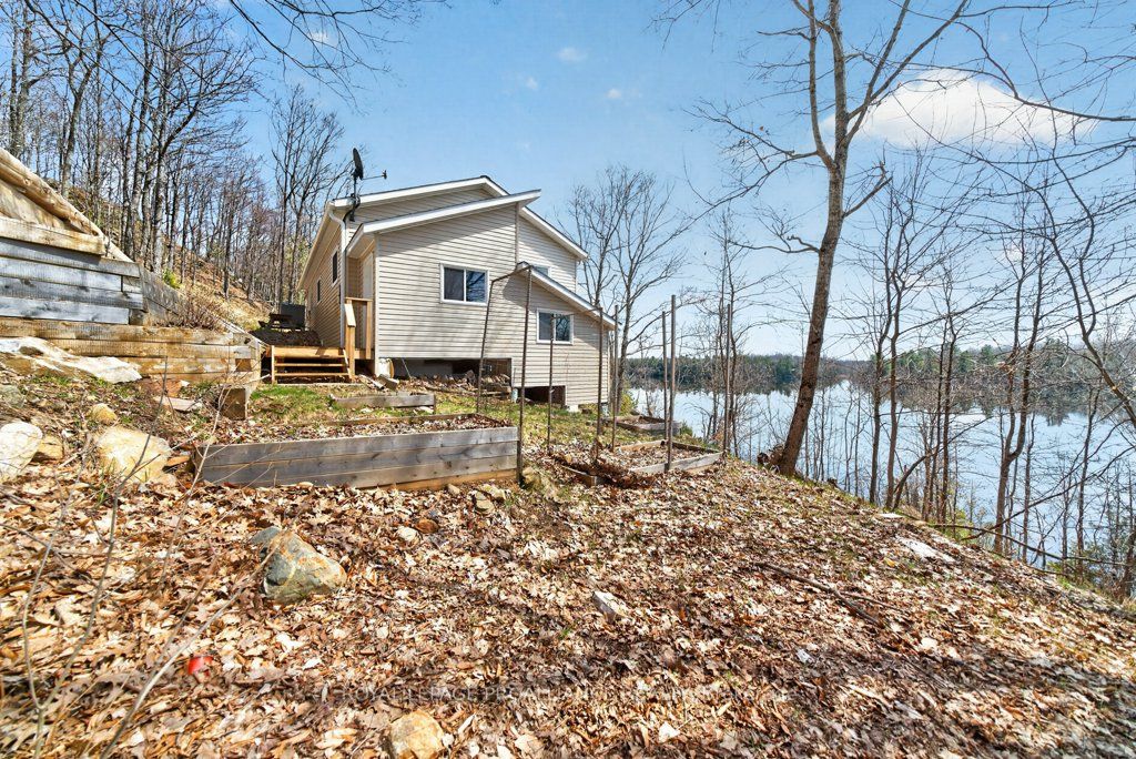 1076 Valley Lane Property Photo 9