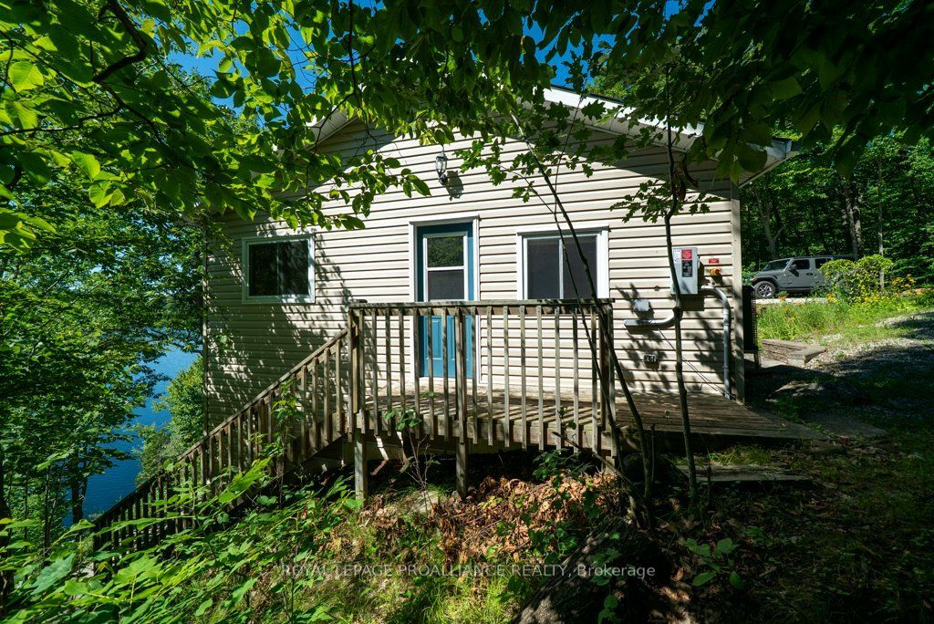 1076 Valley Lane Property Photo 12