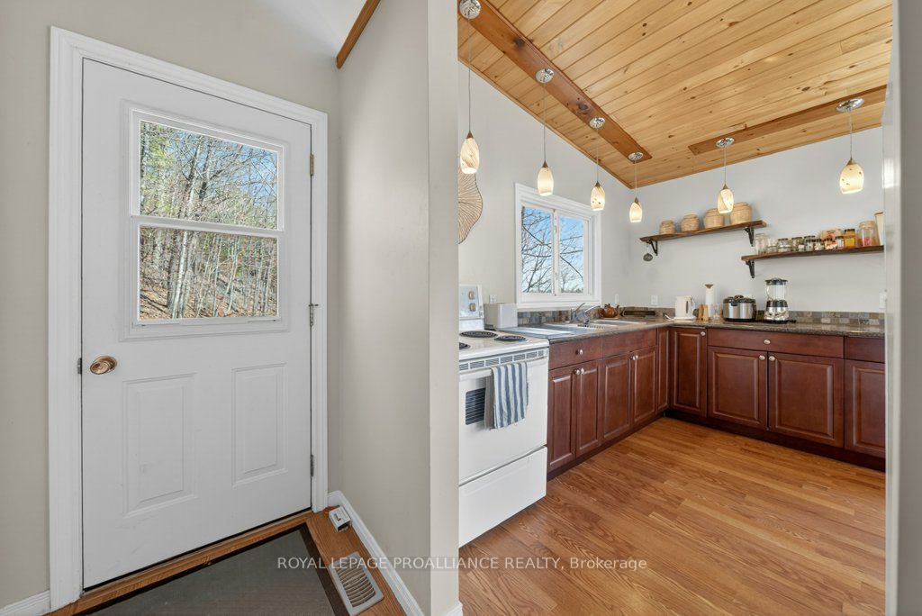 1076 Valley Lane Property Photo 13