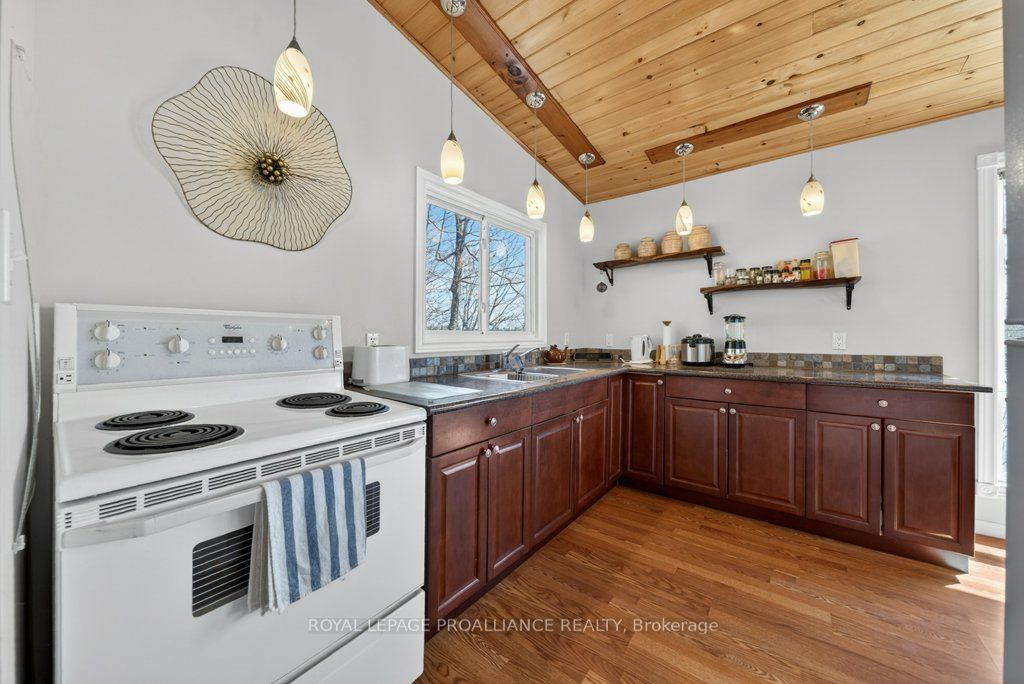 1076 Valley Lane Property Photo 14