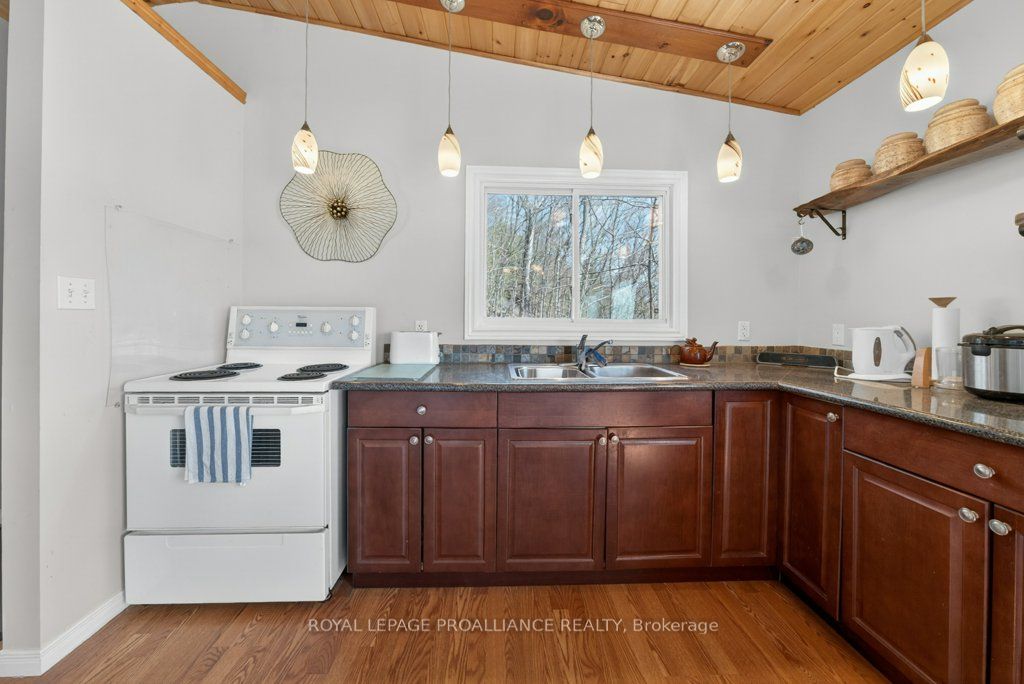 1076 Valley Lane Property Photo 15