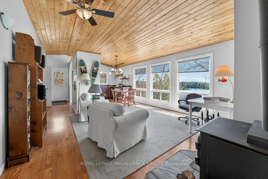 1076 Valley Lane Property Photo 24