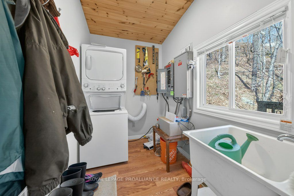 1076 Valley Lane Property Photo 31