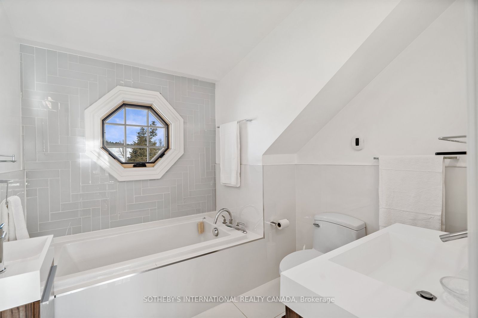 348299 15th Sideroad S Property Photo 20