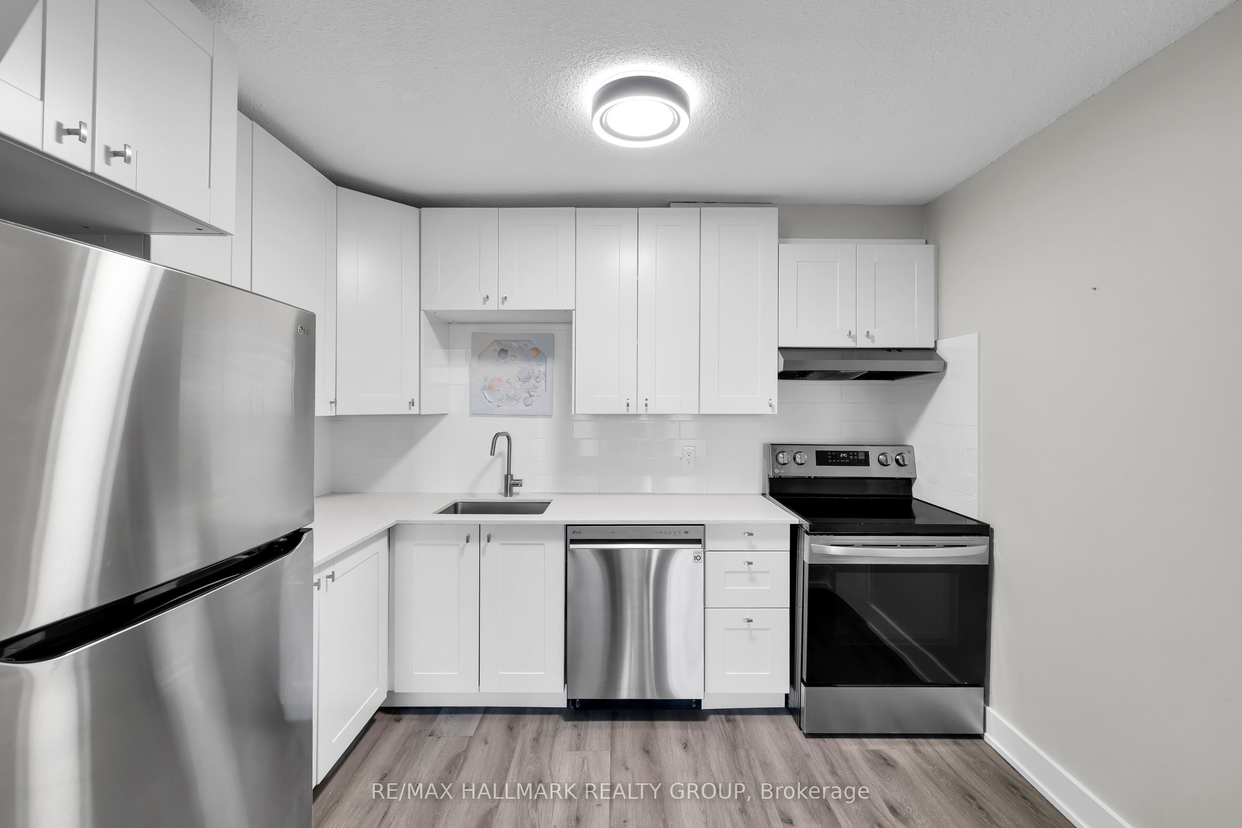 900 Dynes Road 407 Property Photo 17