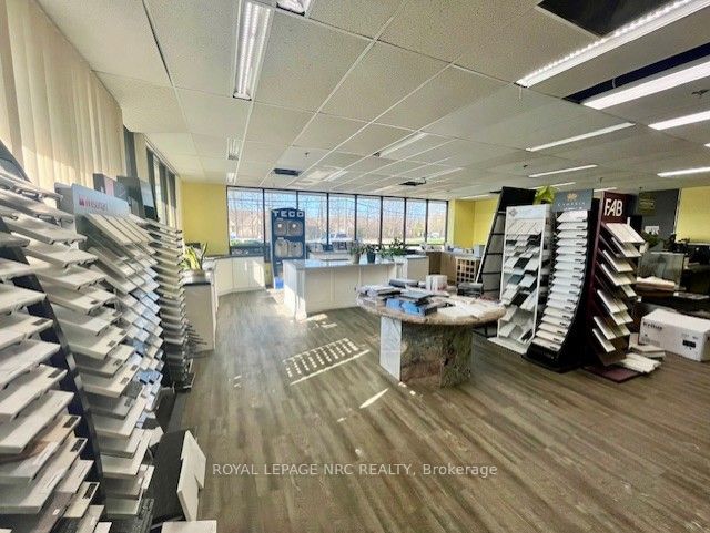 590 Welland Avenue Unit 2 Property Photo 6