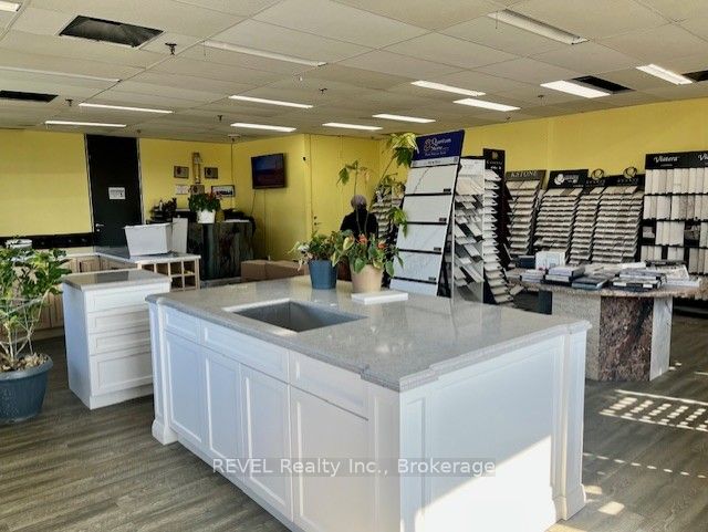 590 Welland Avenue Unit 2 Property Photo 9
