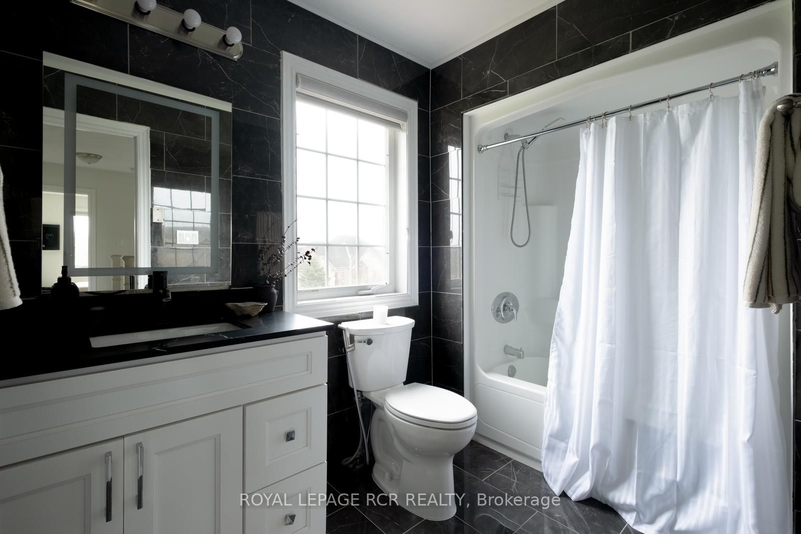 18 Leenders Lane Property Photo 33