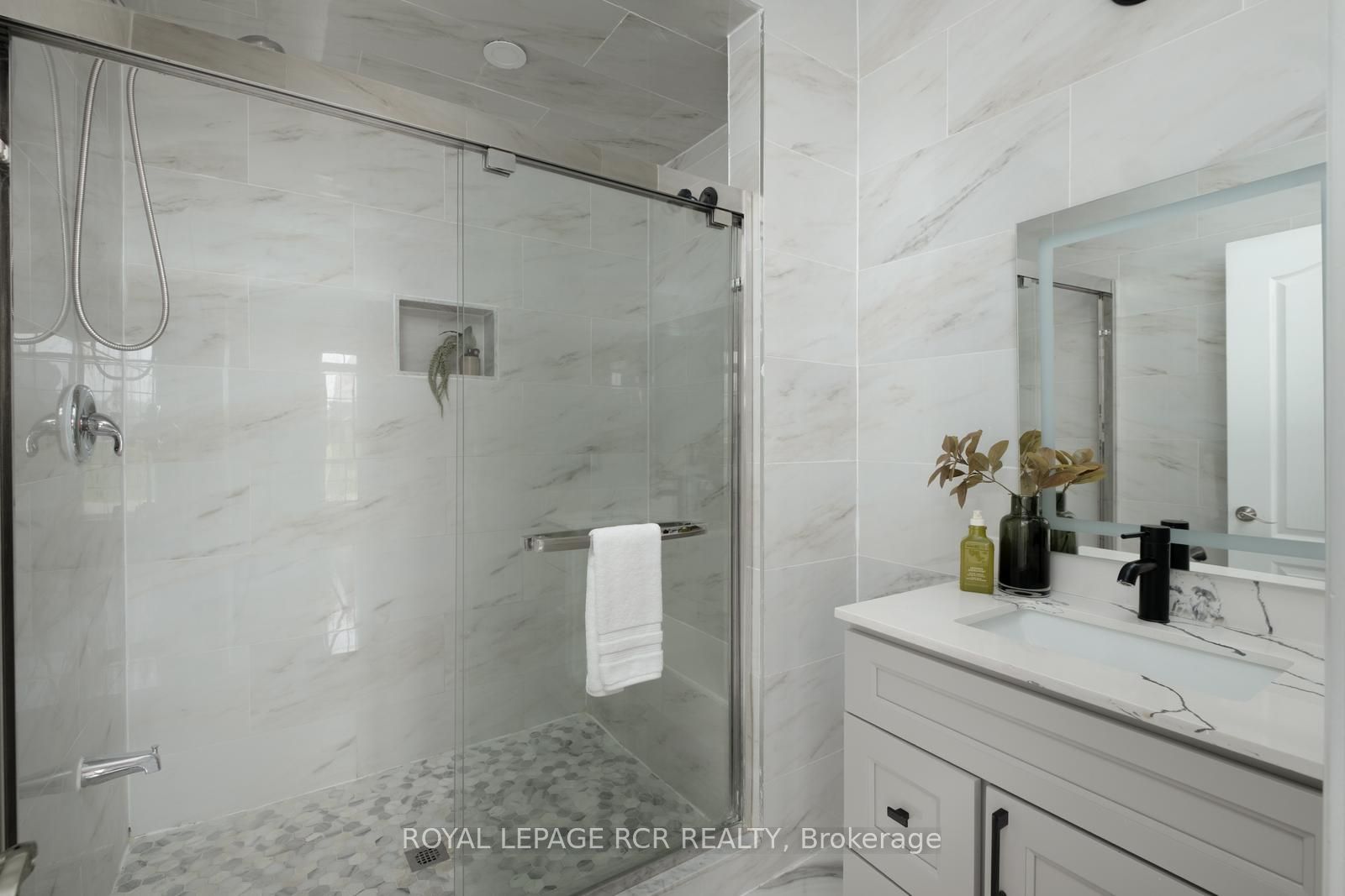 18 Leenders Lane Property Photo 45