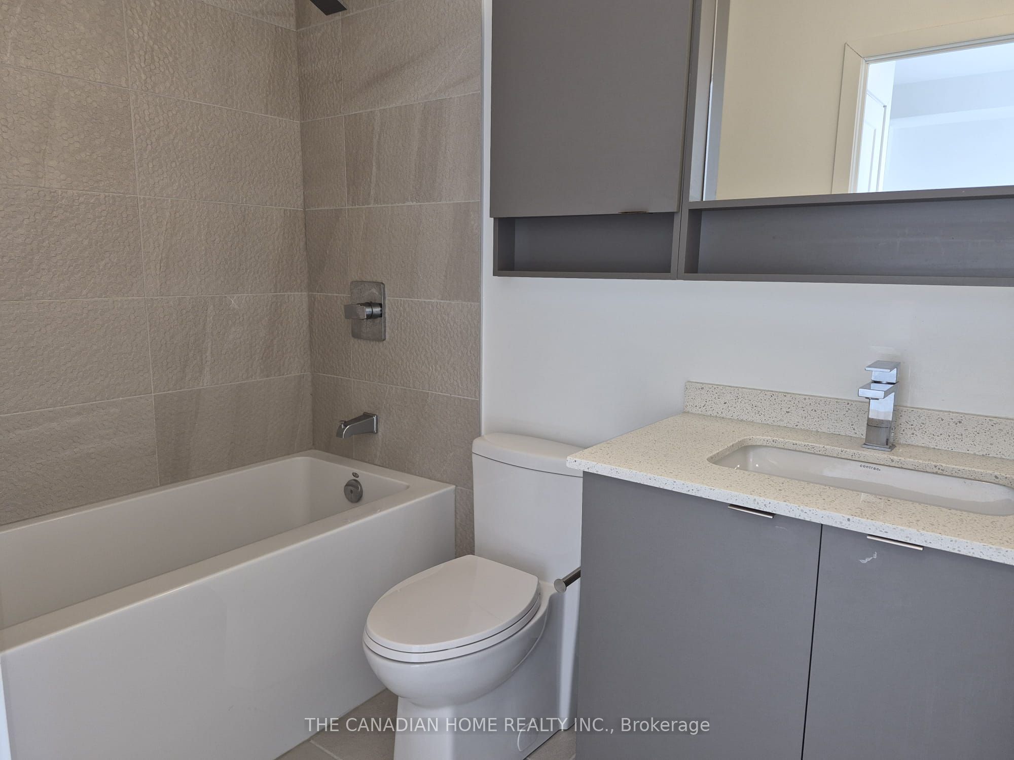 415 Main Street W 402 Property Photo 7