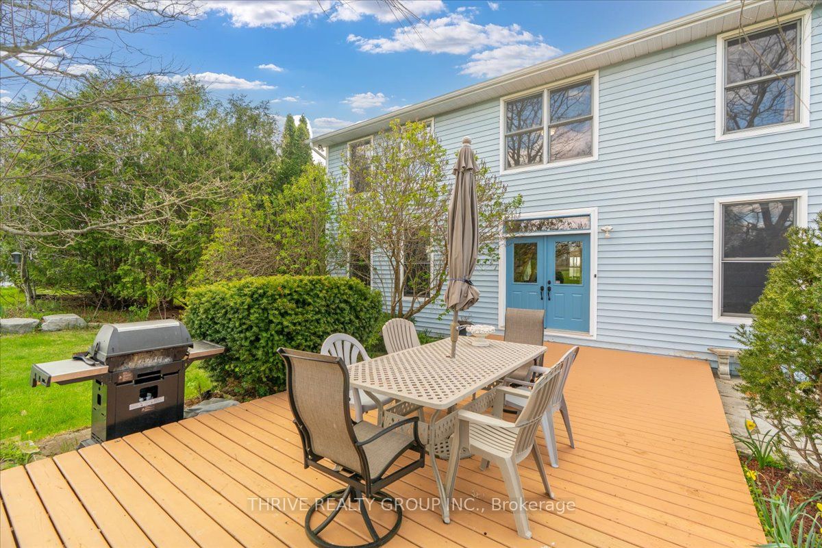 24992 Crinan Line Property Photo 6