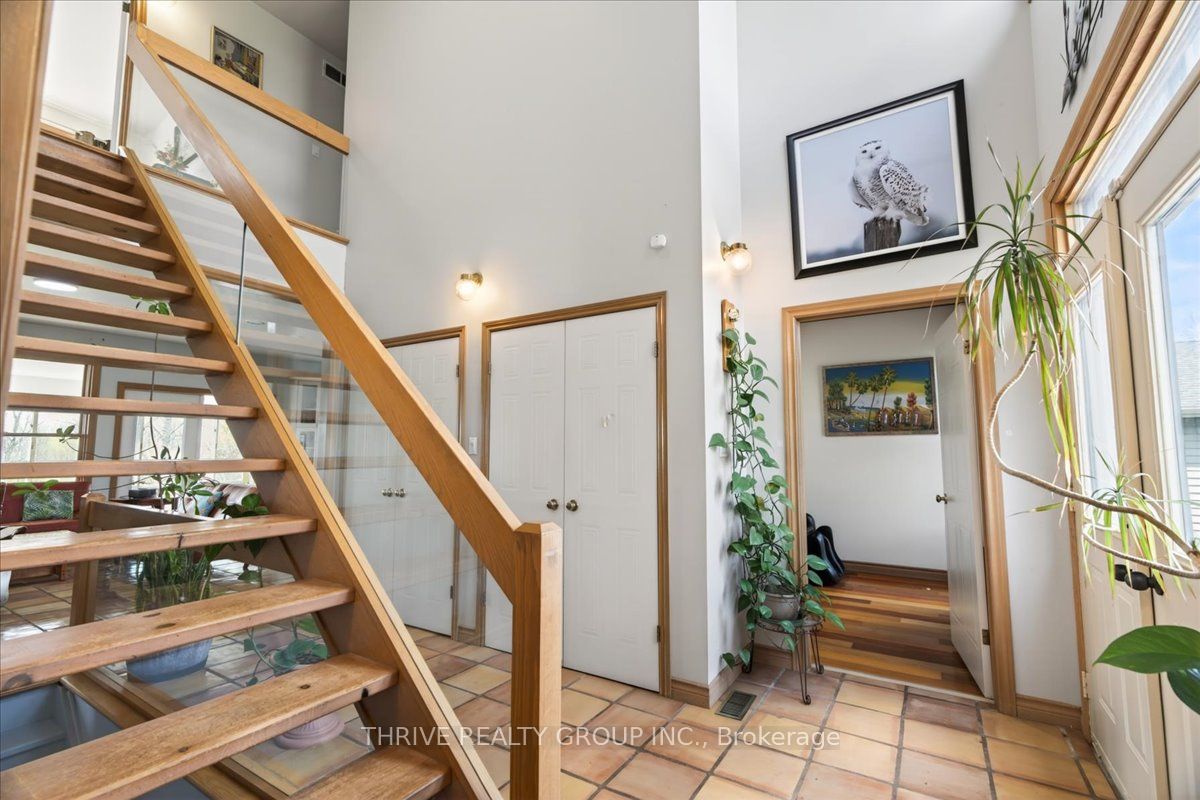 24992 Crinan Line Property Photo 8