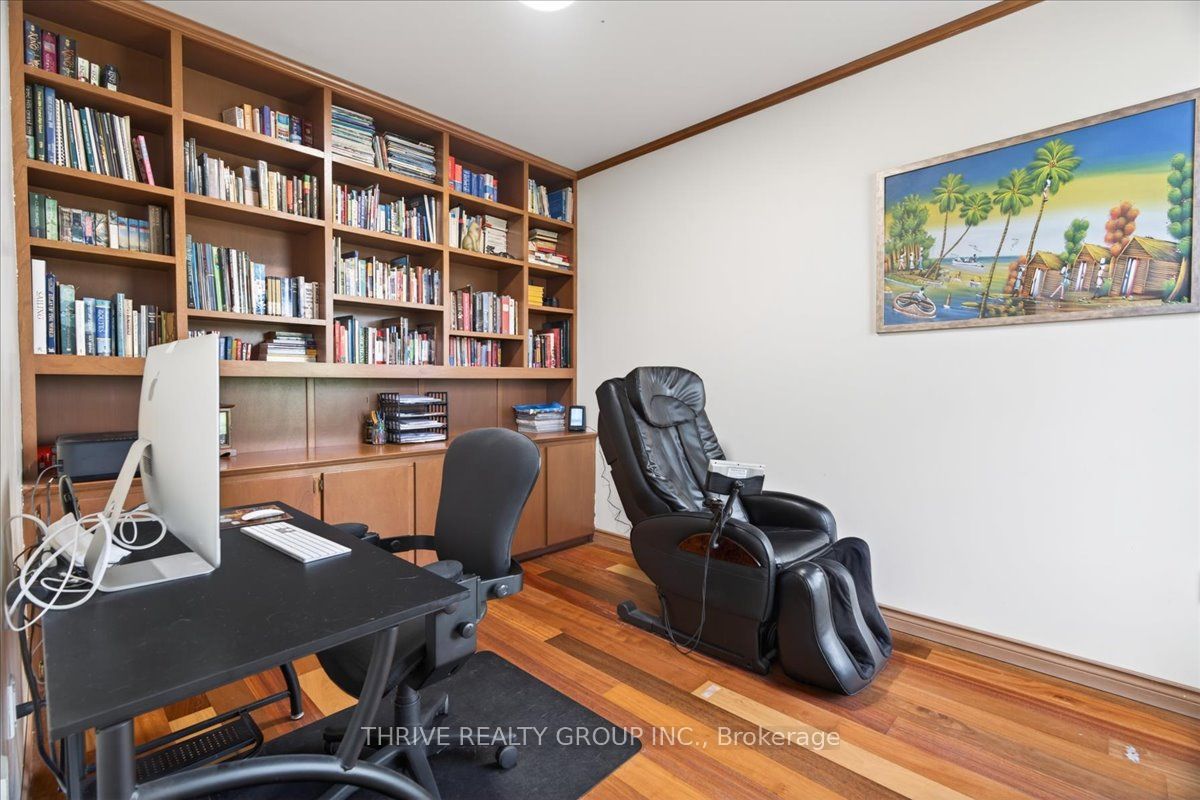 24992 Crinan Line Property Photo 9