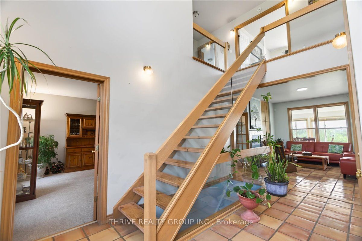 24992 Crinan Line Property Photo 10